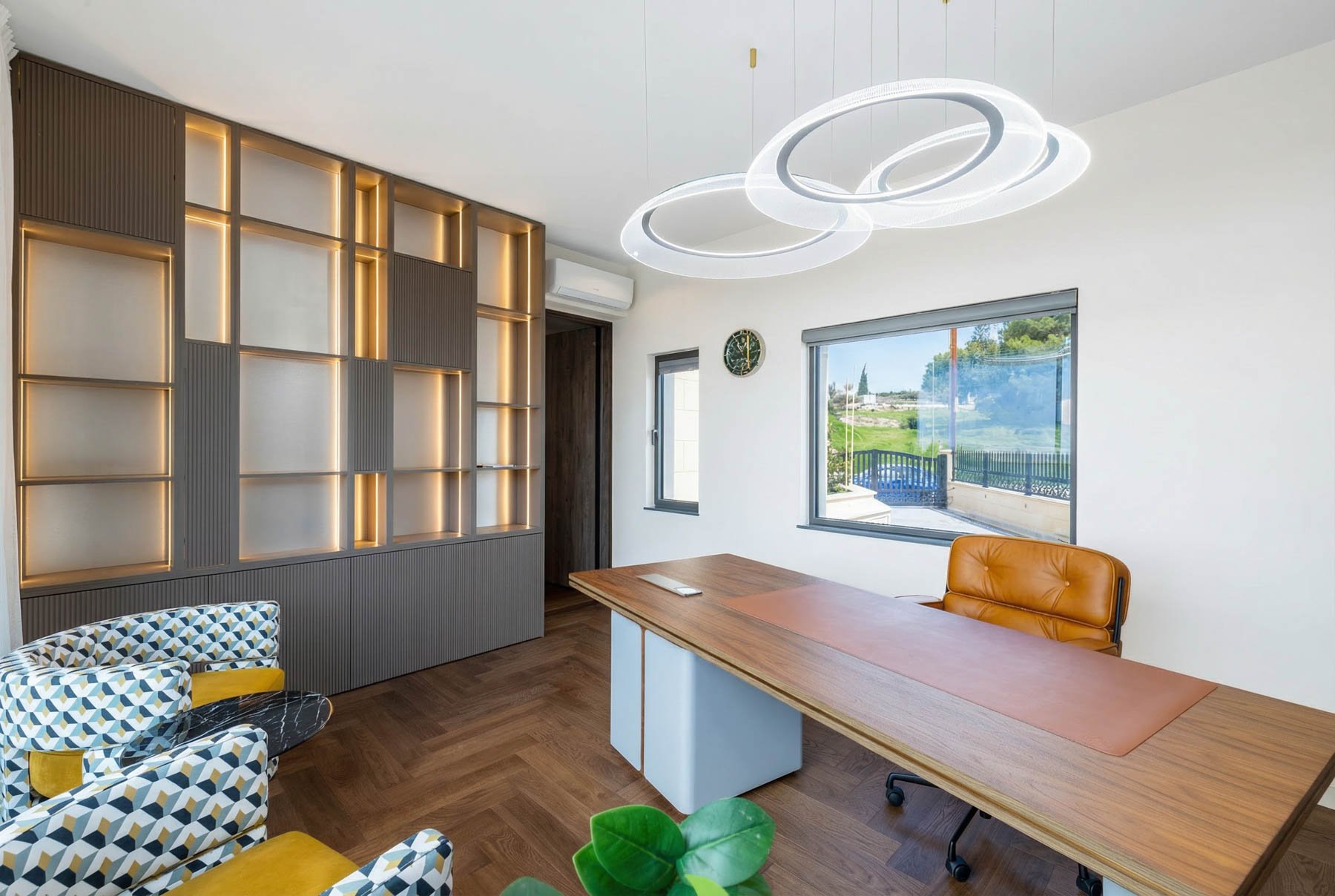  Statement Living: A Seven-Bedroom Villa with Private Pool in Limassol - 物件實景