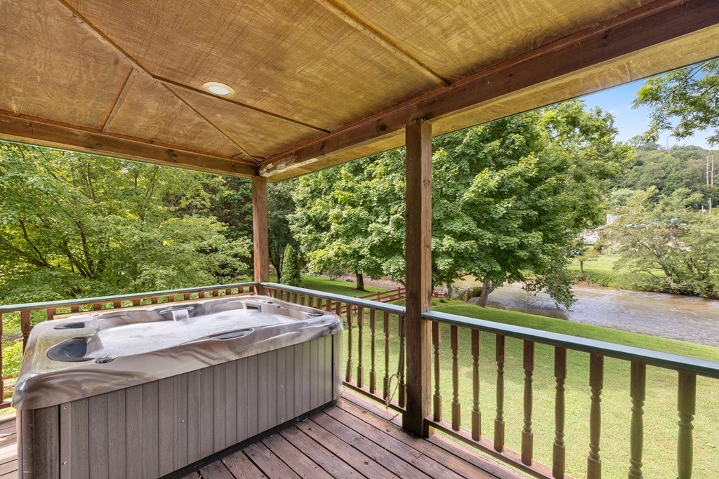 Hayesville, North Carolina, 28904, United States, 3 Bedrooms Bedrooms, ,4 BathroomsBathrooms,Residential,For Sale,1909515