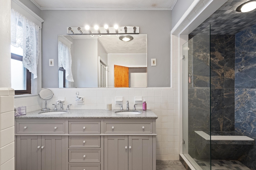 Salem, Massachusetts, 01970, United States, 3 Bedrooms Bedrooms, ,1 BathroomBathrooms,Residential,For Sale,1988229