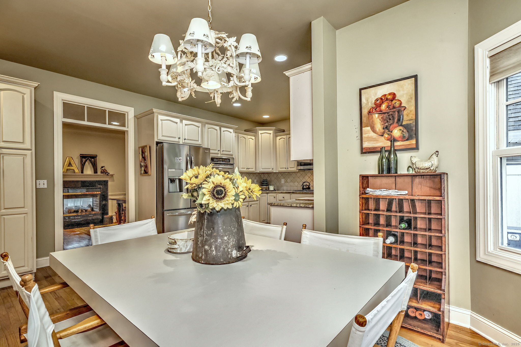 Shelton, Connecticut, 06484, United States, 2 Bedrooms Bedrooms, ,3 BathroomsBathrooms,Residential,For Sale,1933368