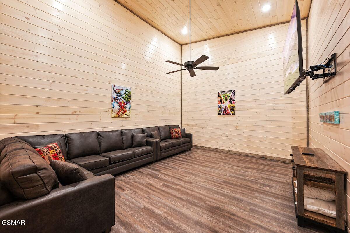 Gatlinburg, Tennessee, 37738, United States, 4 Bedrooms Bedrooms, ,5 BathroomsBathrooms,Residential,For Sale,2048286