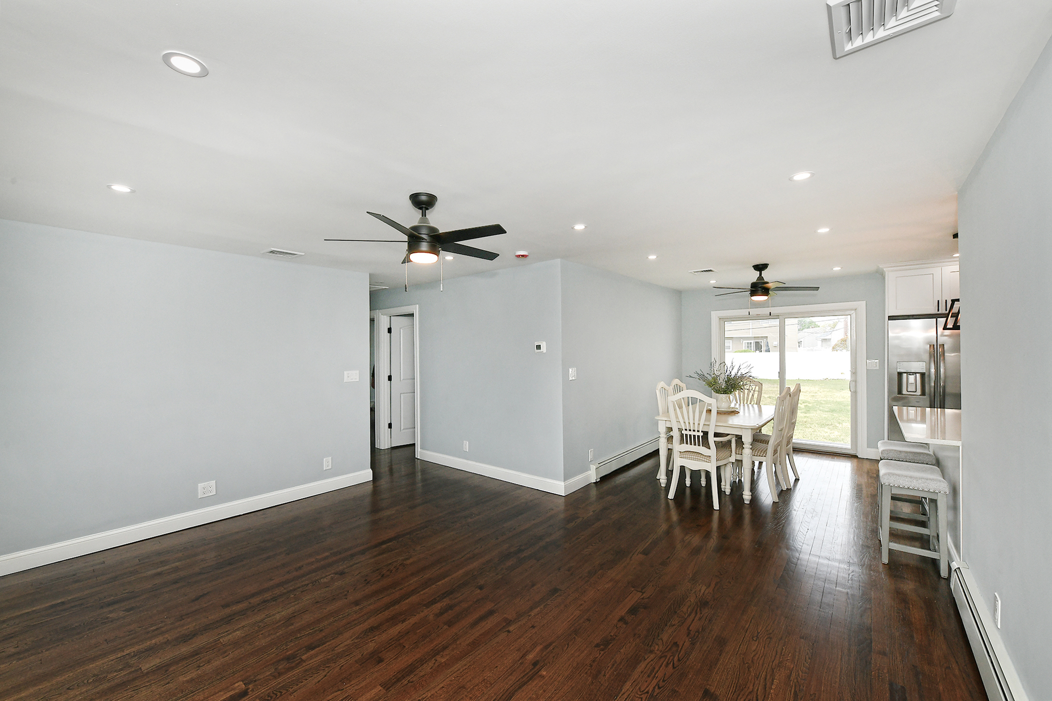 Farmingdale, New York, 11735, United States, 3 Bedrooms Bedrooms, ,2 BathroomsBathrooms,Residential,For Sale,1928376