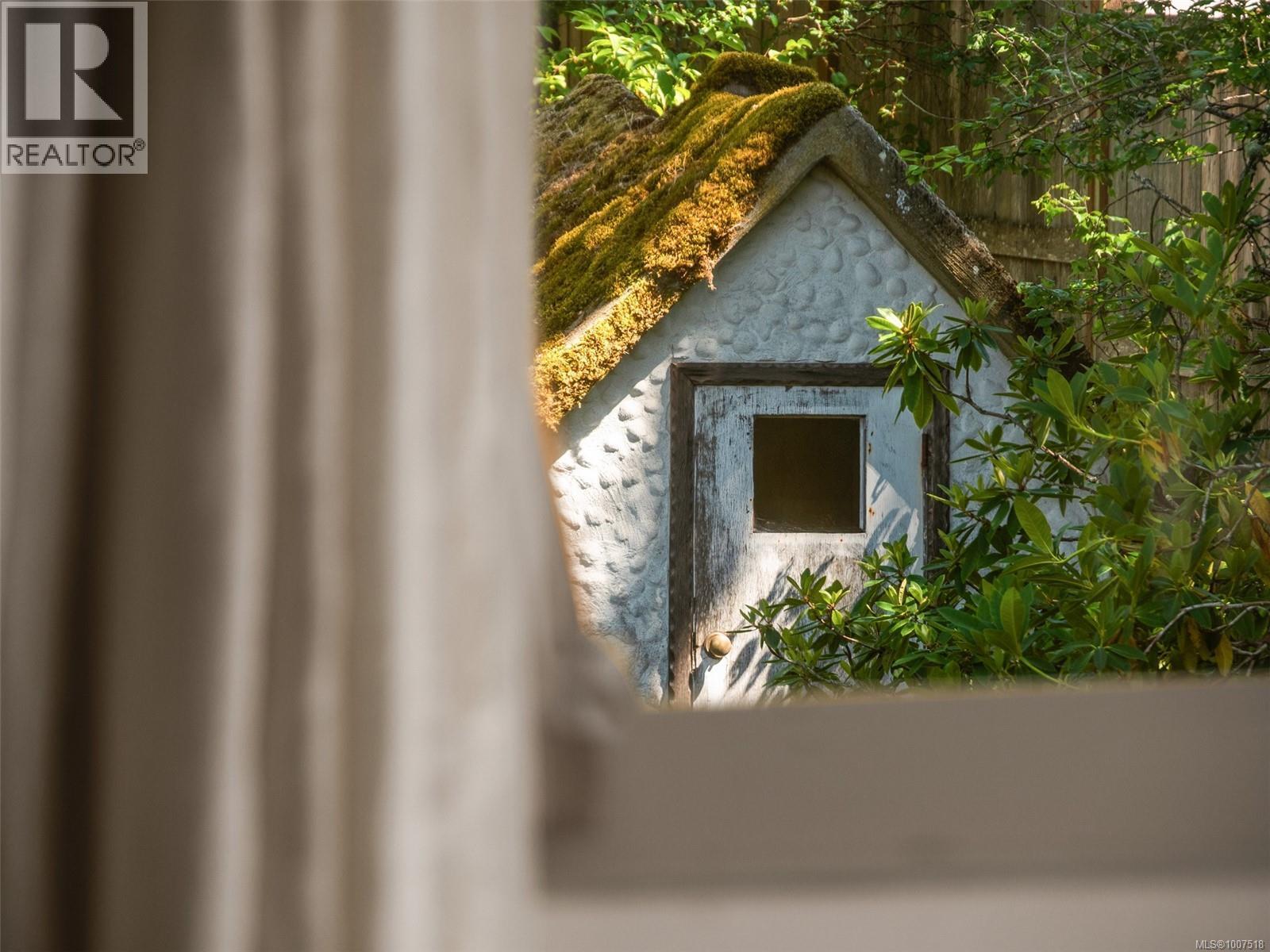 VICTORIA, British Columbia, V8S 2A6, CA, 4 Bedrooms Bedrooms, ,3 BathroomsBathrooms,Residential,For Sale,1947245