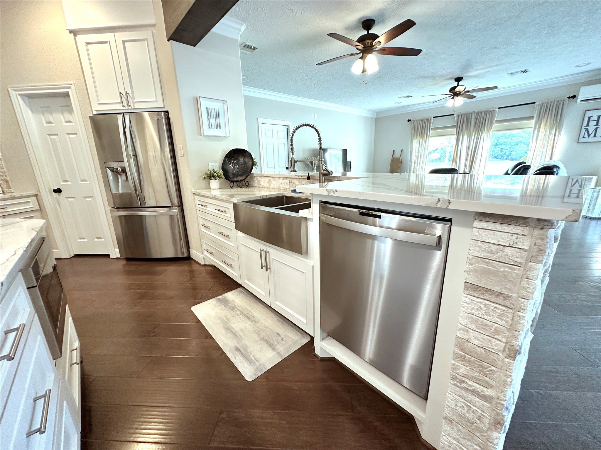 Friendswood, Texas, 77546, United States, 3 Bedrooms Bedrooms, ,5 BathroomsBathrooms,Residential,For Sale,1908024