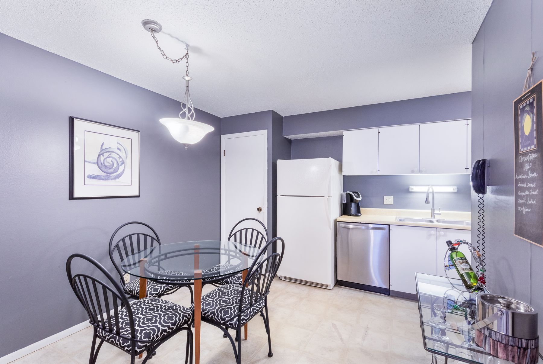  2-bed, 2-full bath condo offers spacious rooms with abundant storage. - 物件實景