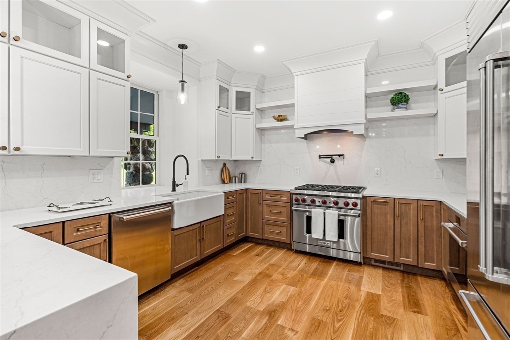 Natick, Massachusetts, 01760, United States, 5 Bedrooms Bedrooms, ,6 BathroomsBathrooms,Residential,For Sale,1901321