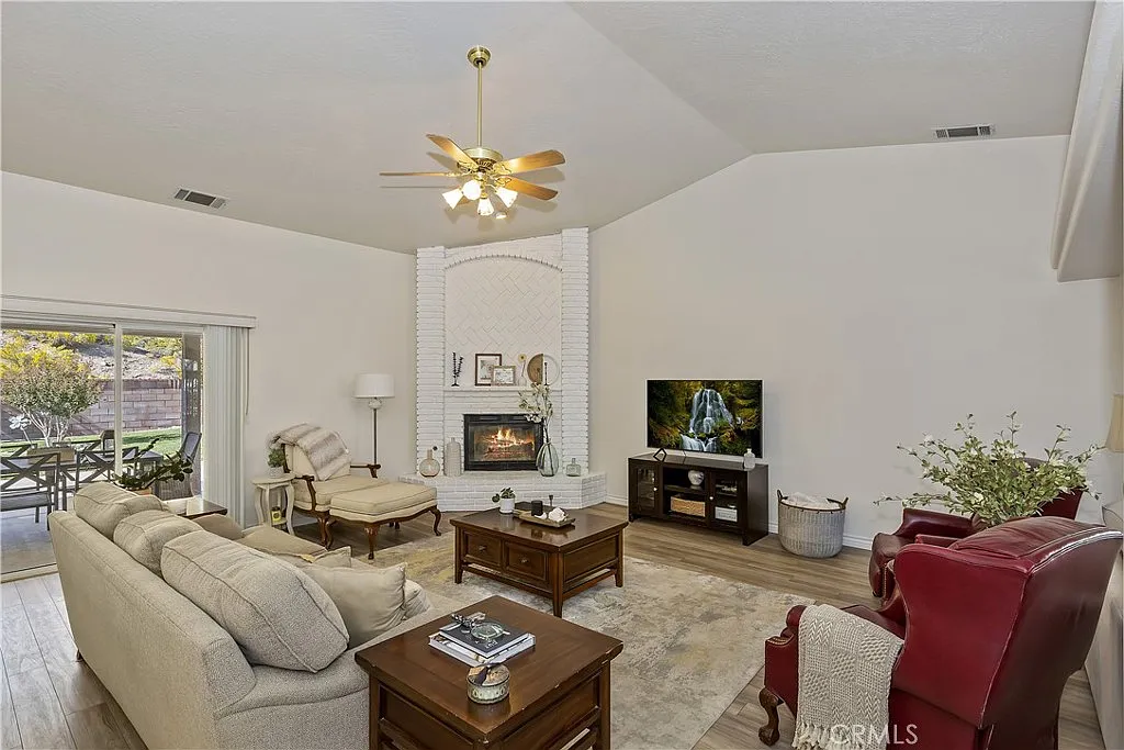 Victorvile, California, 92395, United States, 4 Bedrooms Bedrooms, ,2 BathroomsBathrooms,Residential,For Sale,1978607