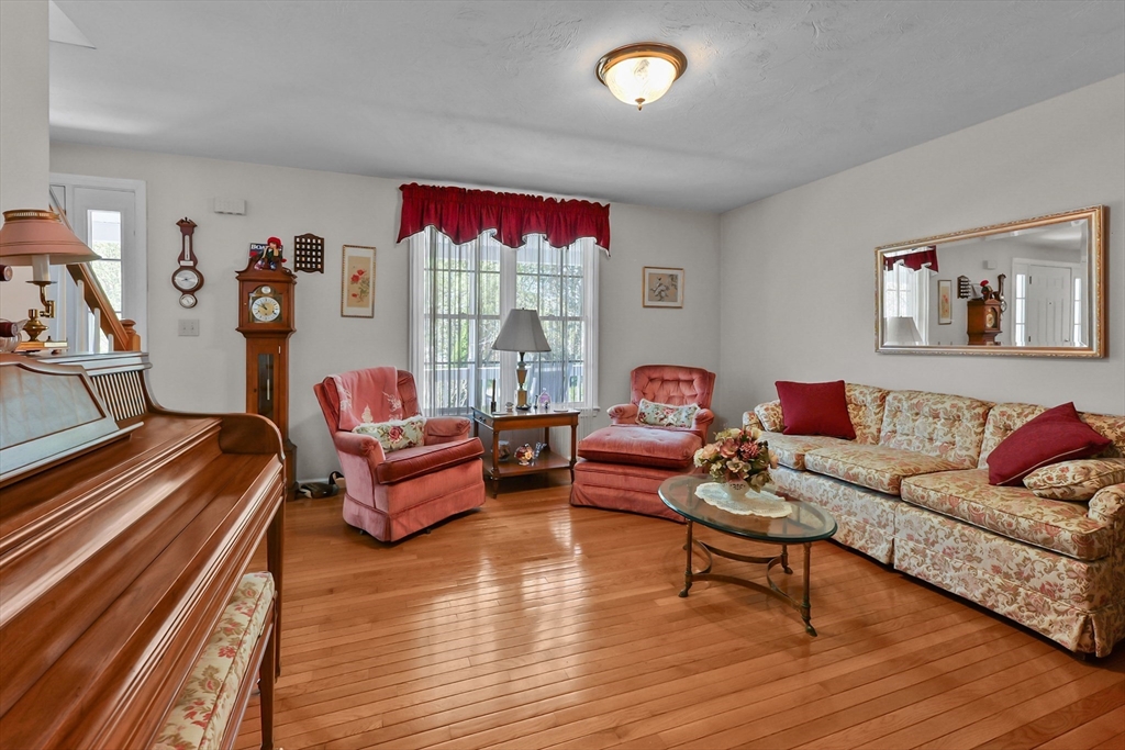Attleboro, Massachusetts, 02703, United States, 4 Bedrooms Bedrooms, ,4 BathroomsBathrooms,Residential,For Sale,1880500