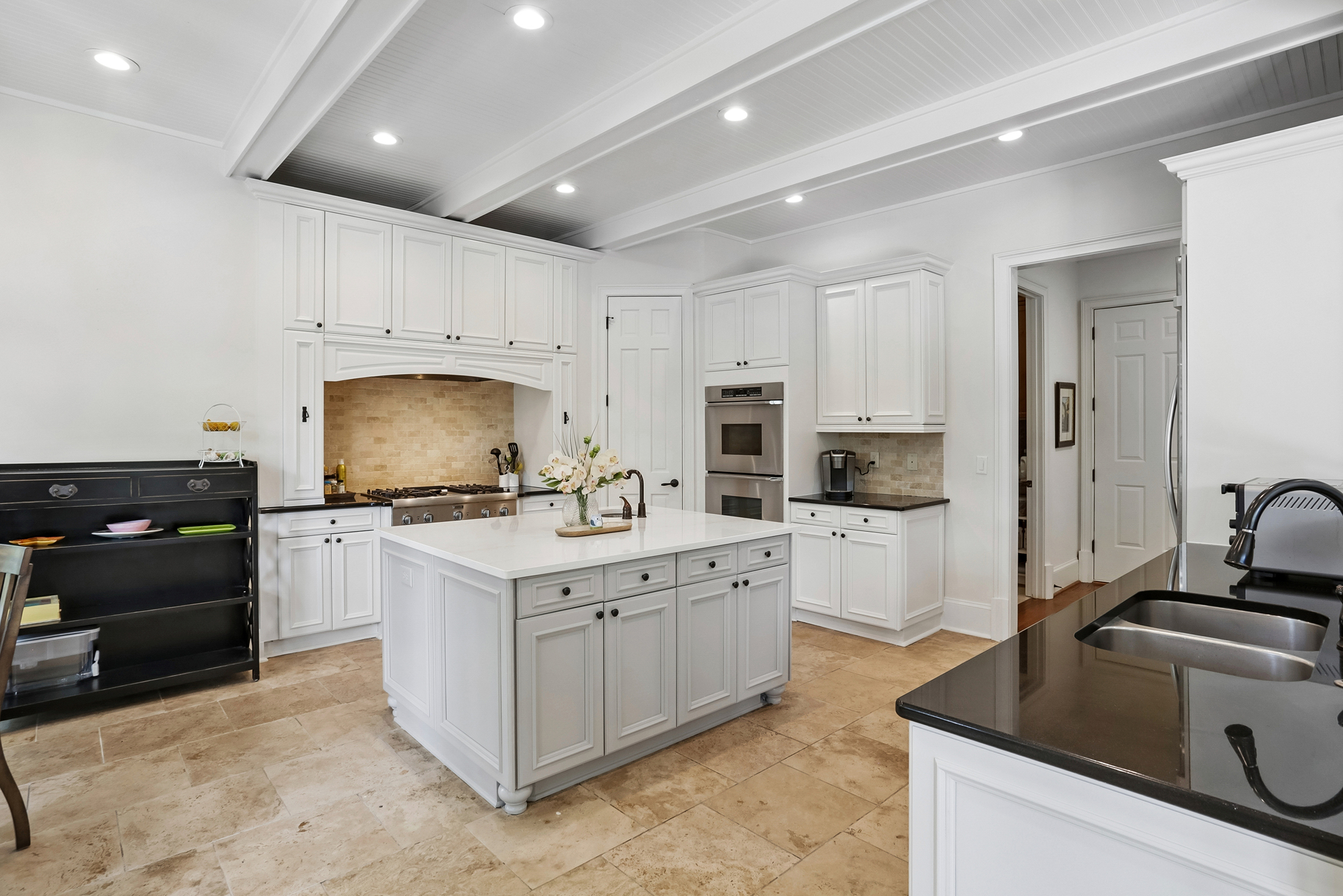  Stunning Brick Traditional in Sought-after Pine Hills - 物件實景
