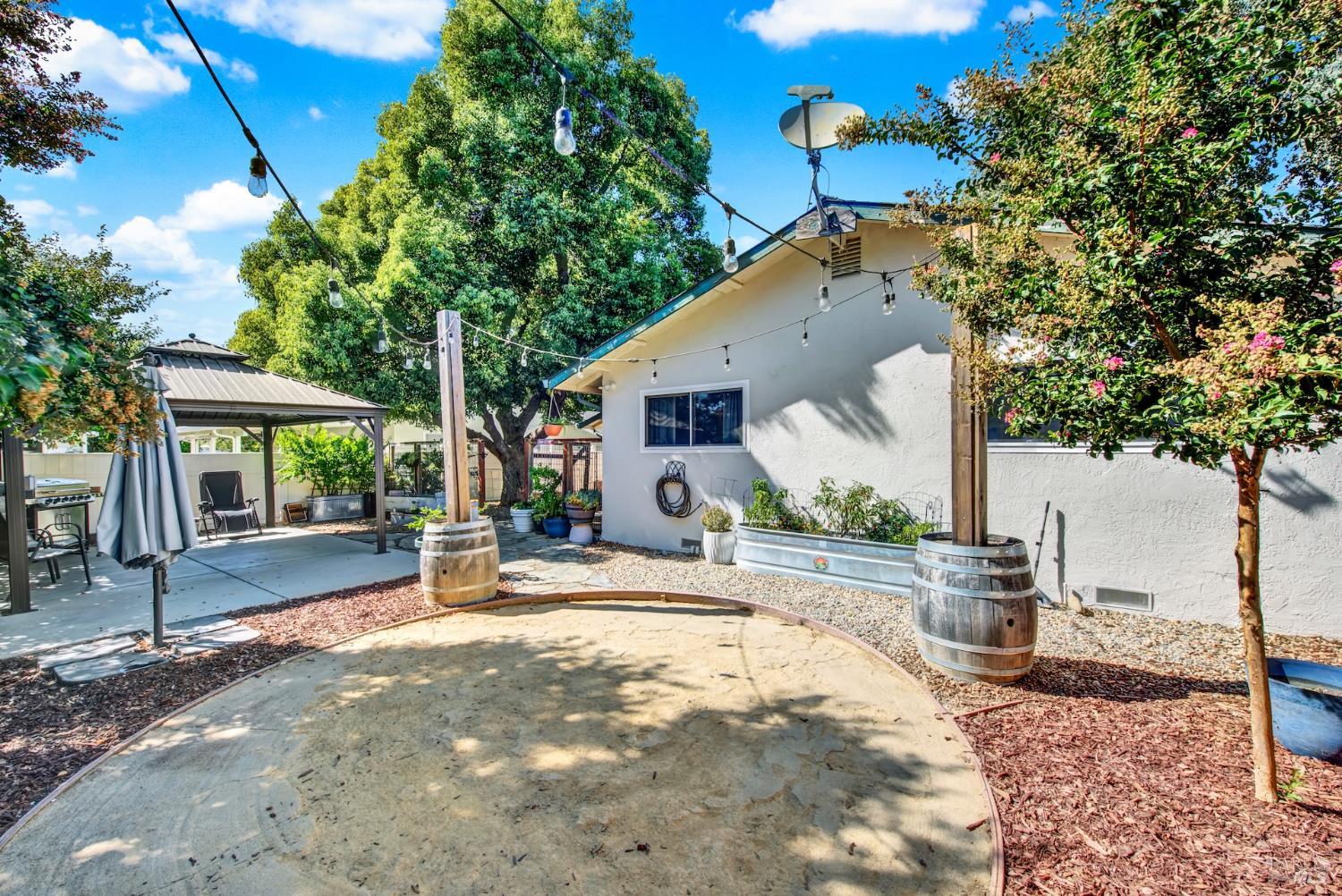 Vacaville, California, 95687, United States, 3 Bedrooms Bedrooms, ,2 BathroomsBathrooms,Residential,For Sale,1940371