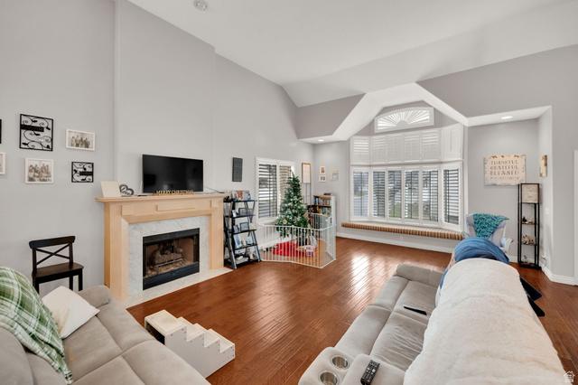 Murray, Utah, 84107, United States, 5 Bedrooms Bedrooms, ,4 BathroomsBathrooms,Residential,For Sale,2002445