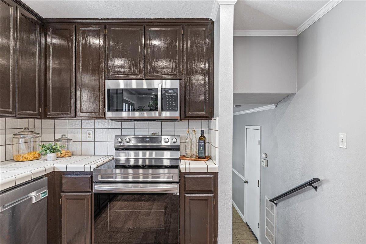 Oakdale, California, 95361, United States, 3 Bedrooms Bedrooms, ,3 BathroomsBathrooms,Residential,For Sale,1923997