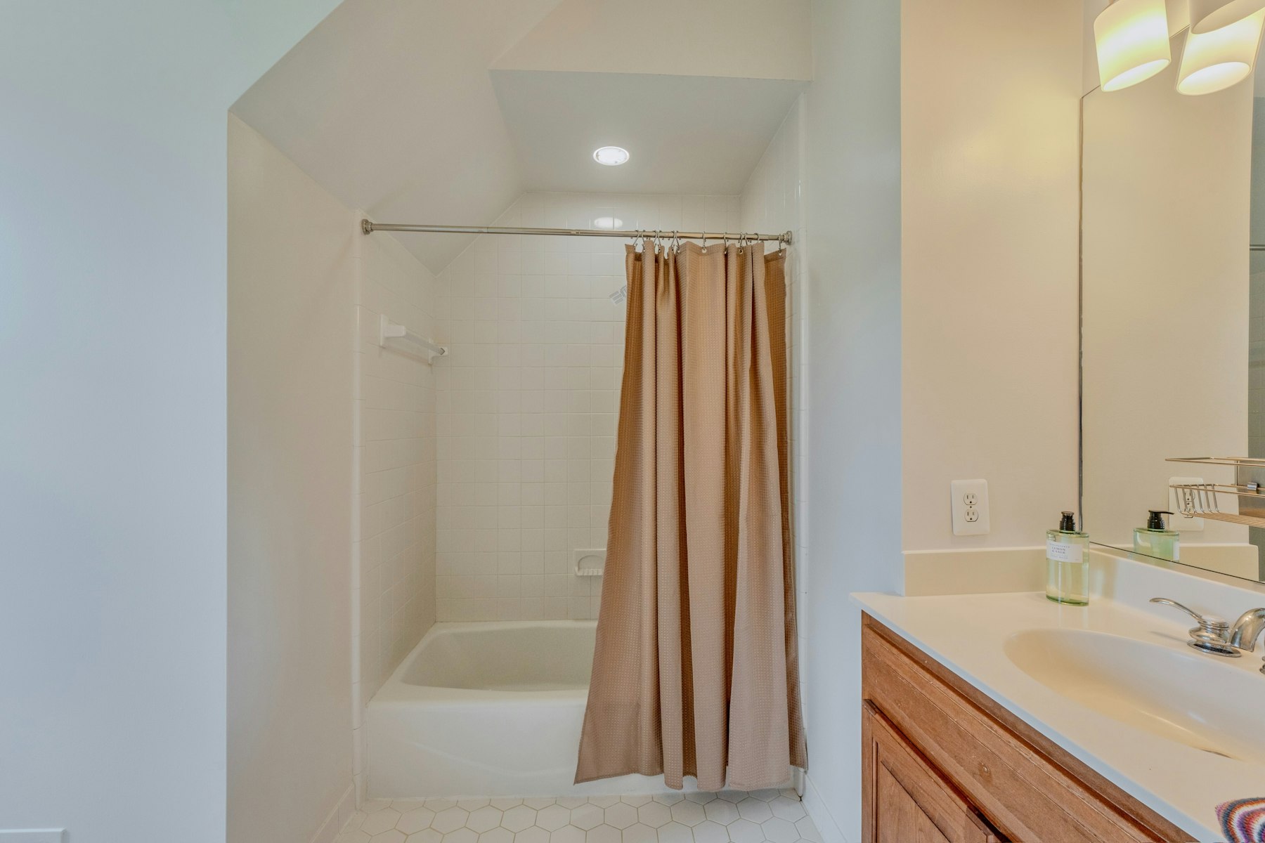  15018 Clover Hill Road, Waterford, VA 20197 - 物件實景