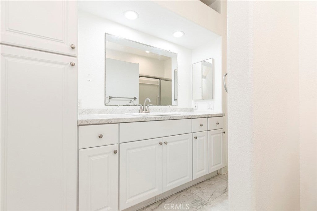 Granada Hills, California, 91344, United States, 2 Bedrooms Bedrooms, ,2 BathroomsBathrooms,Residential,For Sale,1940302