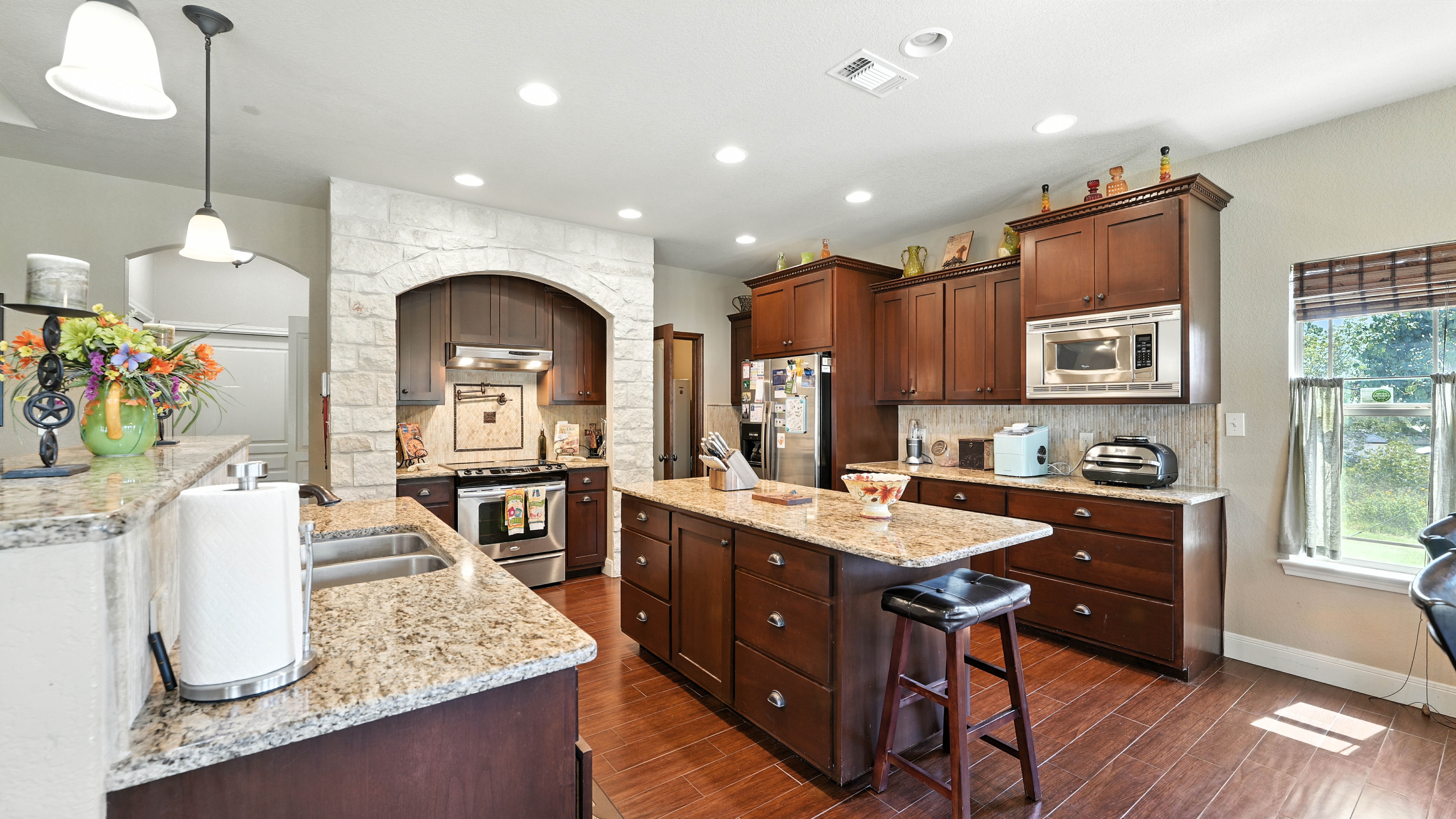 Floresville, Texas, 78114, United States, 3 Bedrooms Bedrooms, ,2 BathroomsBathrooms,Residential,For Sale,1978847