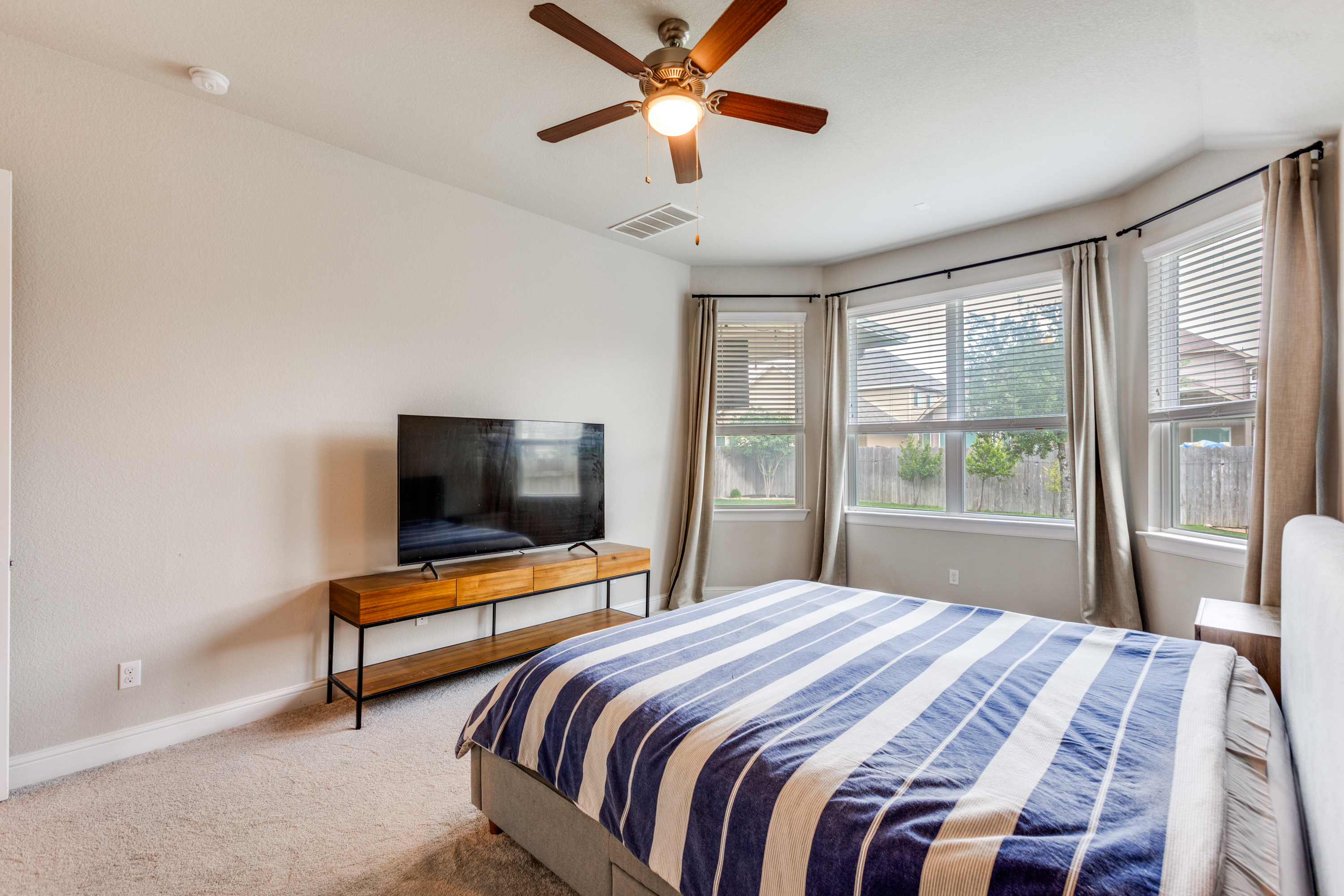  Sophisticated Open-Concept Living - 物件實景