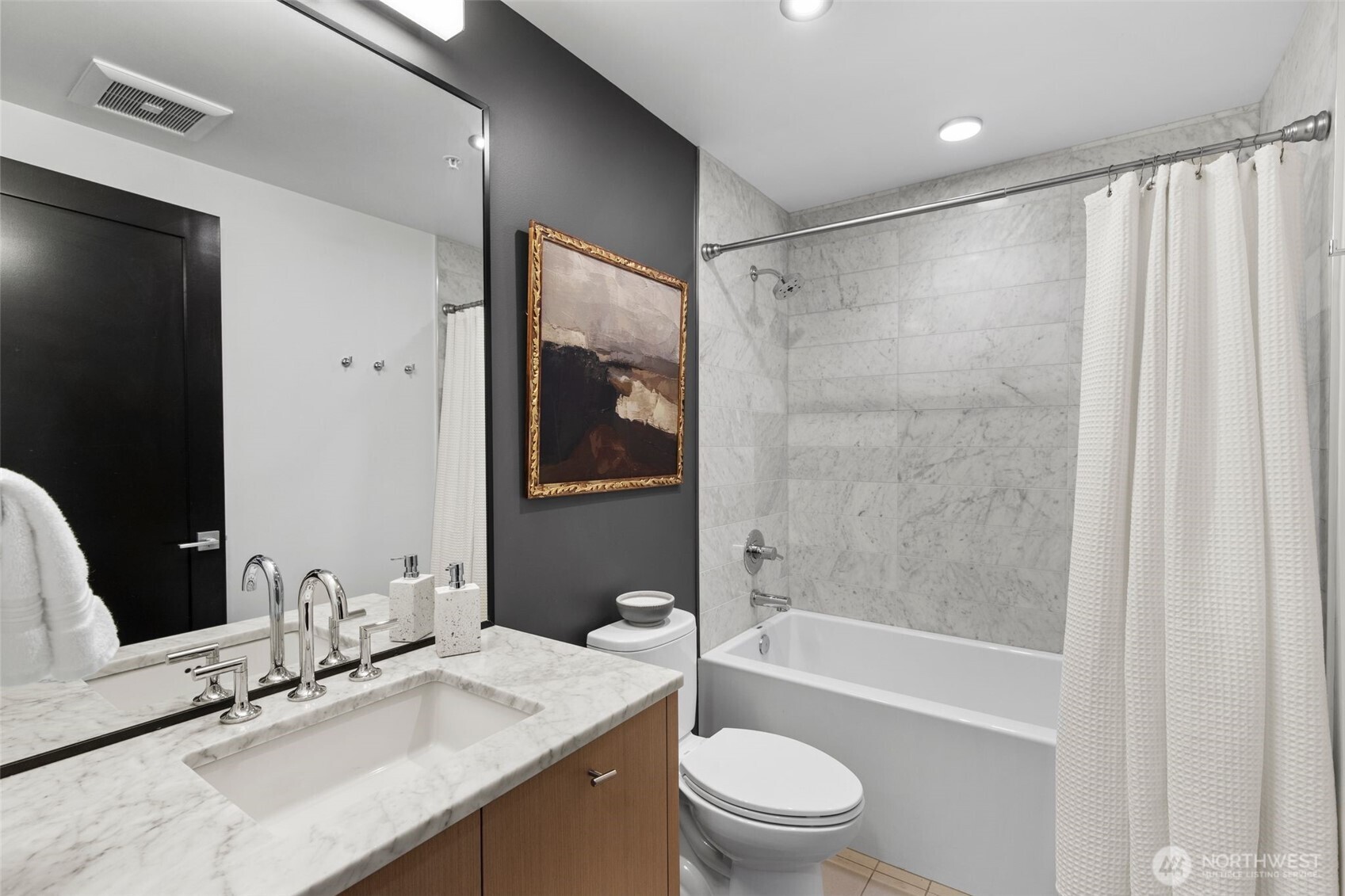 Seattle, Washington, 98101, United States, 2 Bedrooms Bedrooms, ,1 BathroomBathrooms,Residential,For Sale,1897094