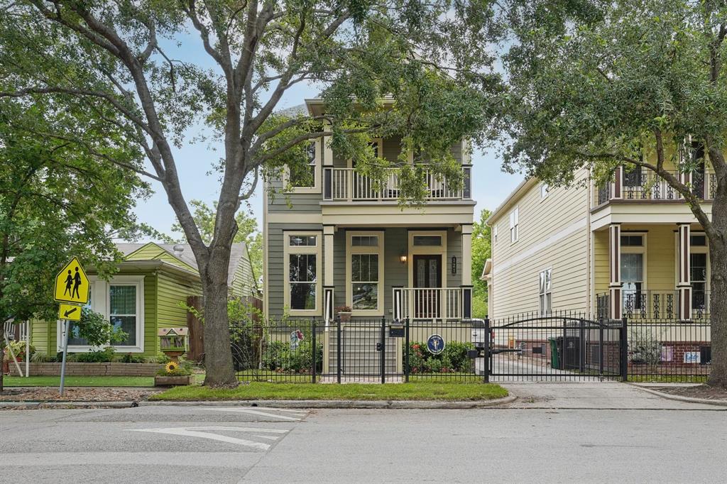 Houston, Texas, 77008, United States, 3 Bedrooms Bedrooms, ,3 BathroomsBathrooms,Residential,For Sale,1931769