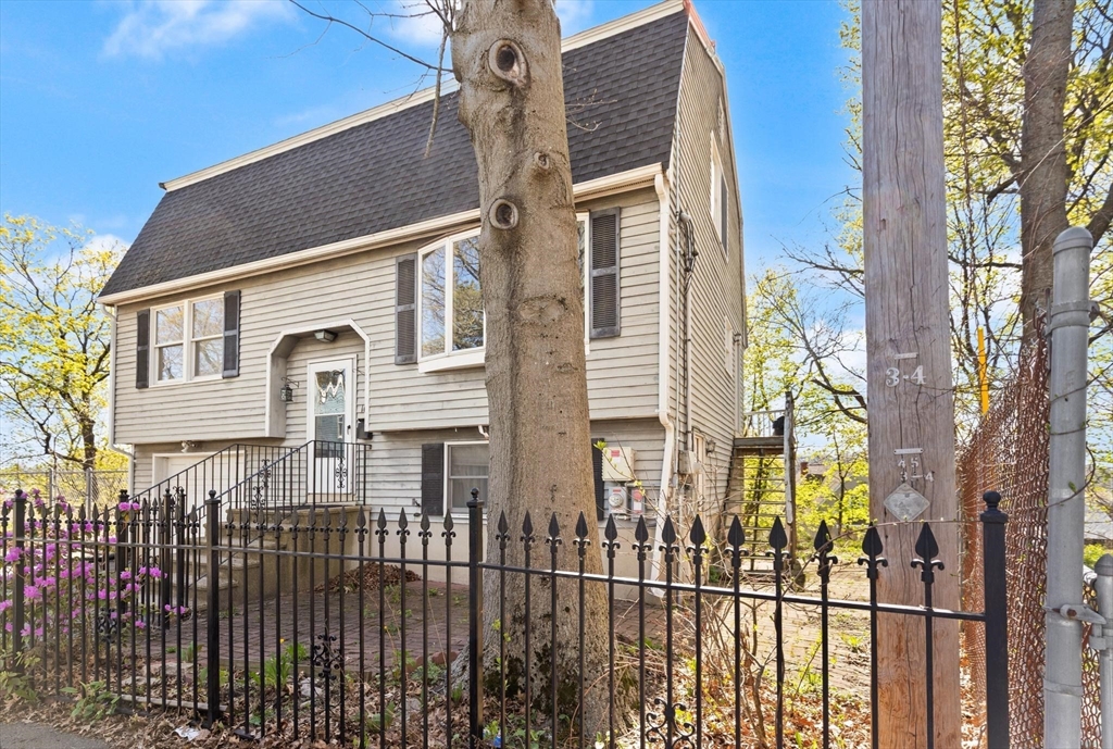 Lynn, Massachusetts, 01902, United States, 4 Bedrooms Bedrooms, ,2 BathroomsBathrooms,Residential,For Sale,2049430