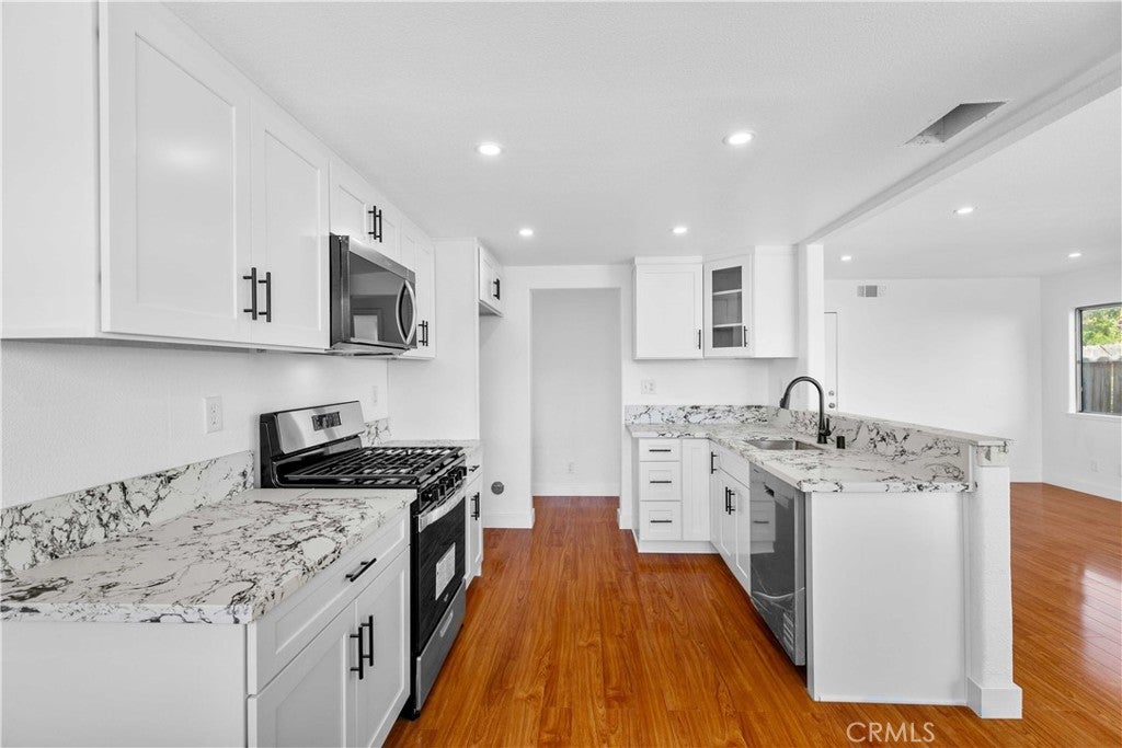Corona, California, 92879, United States, 3 Bedrooms Bedrooms, ,3 BathroomsBathrooms,Residential,For Sale,1941070