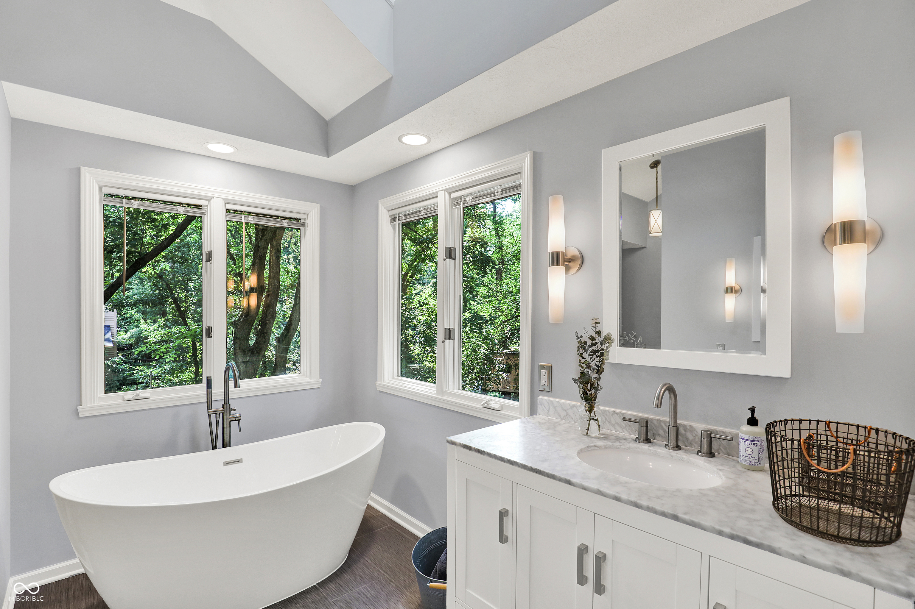 Indianapolis, Indiana, 46240, United States, 4 Bedrooms Bedrooms, ,3 BathroomsBathrooms,Residential,For Sale,1974215