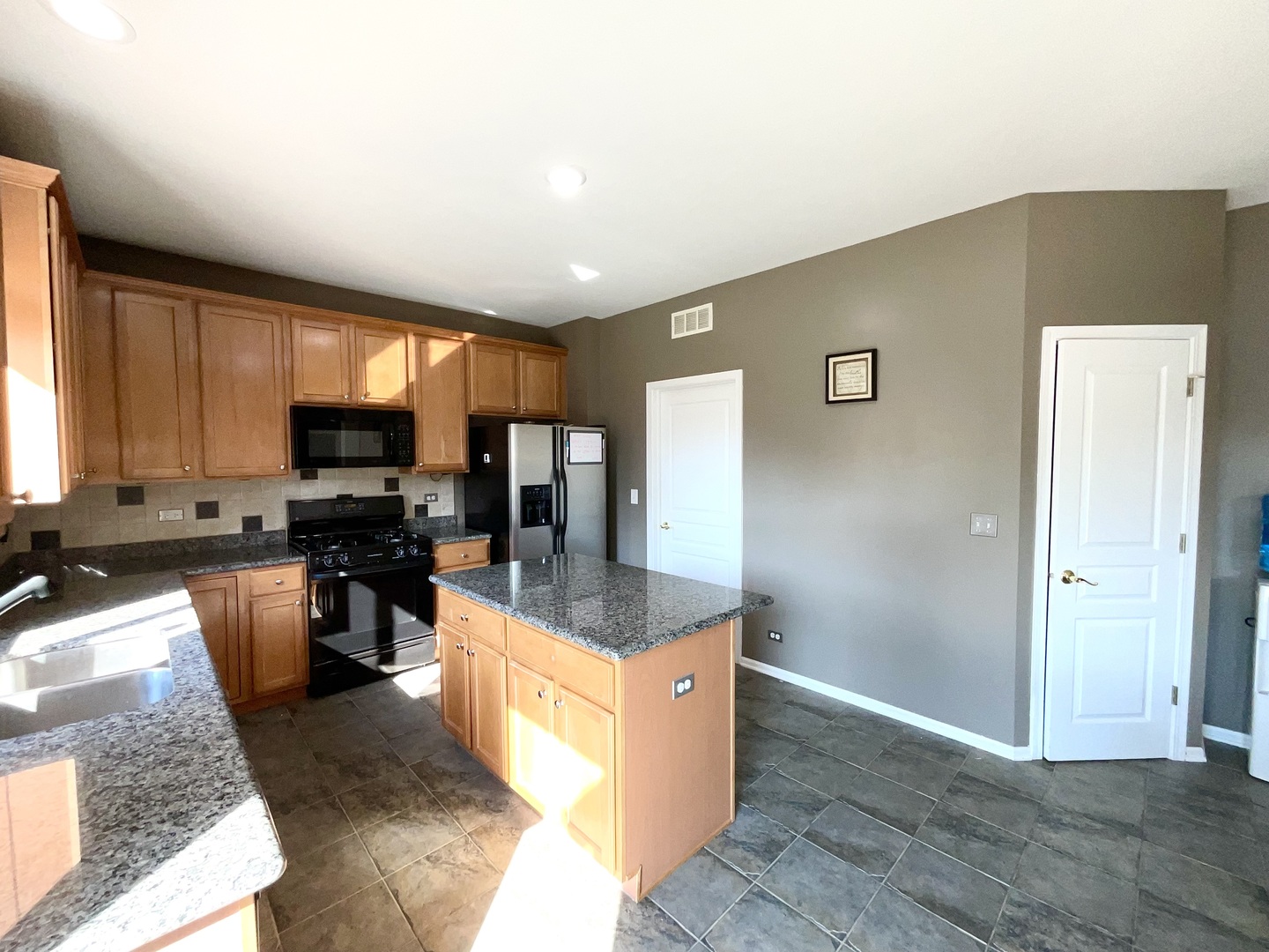 Bolingbrook, Illinois, 60490, United States, 4 Bedrooms Bedrooms, ,3 BathroomsBathrooms,Residential,For Sale,1958387