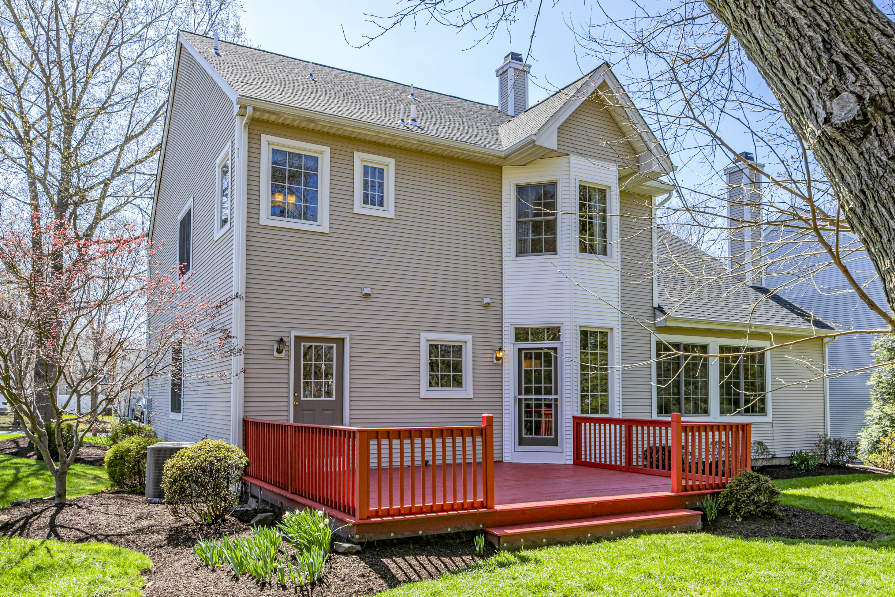  Sunny Home with Smart Improvements Throughout - 物件實景