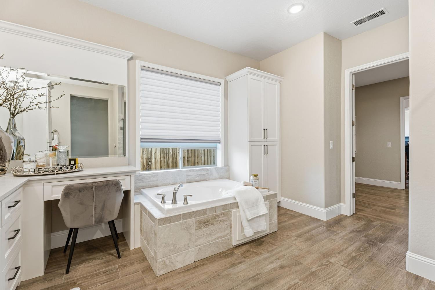 Clovis, California, 93619, United States, 4 Bedrooms Bedrooms, ,4 BathroomsBathrooms,Residential,For Sale,2010816