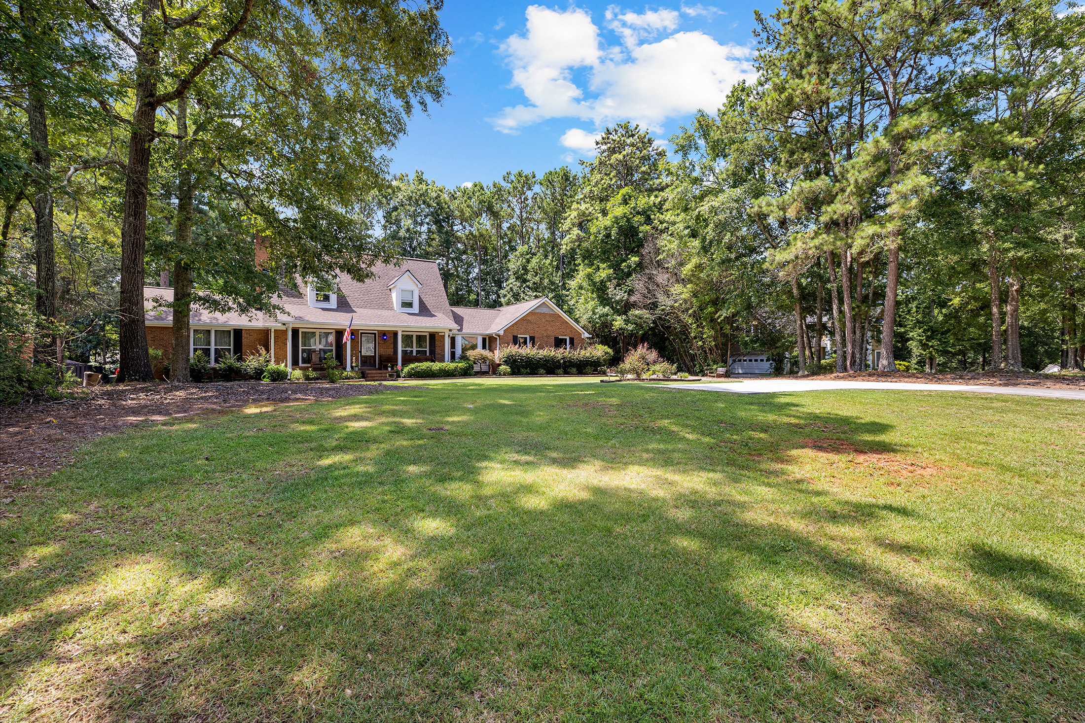  Beautiful Home with Backyard Retreat in Hillandale - 物件實景