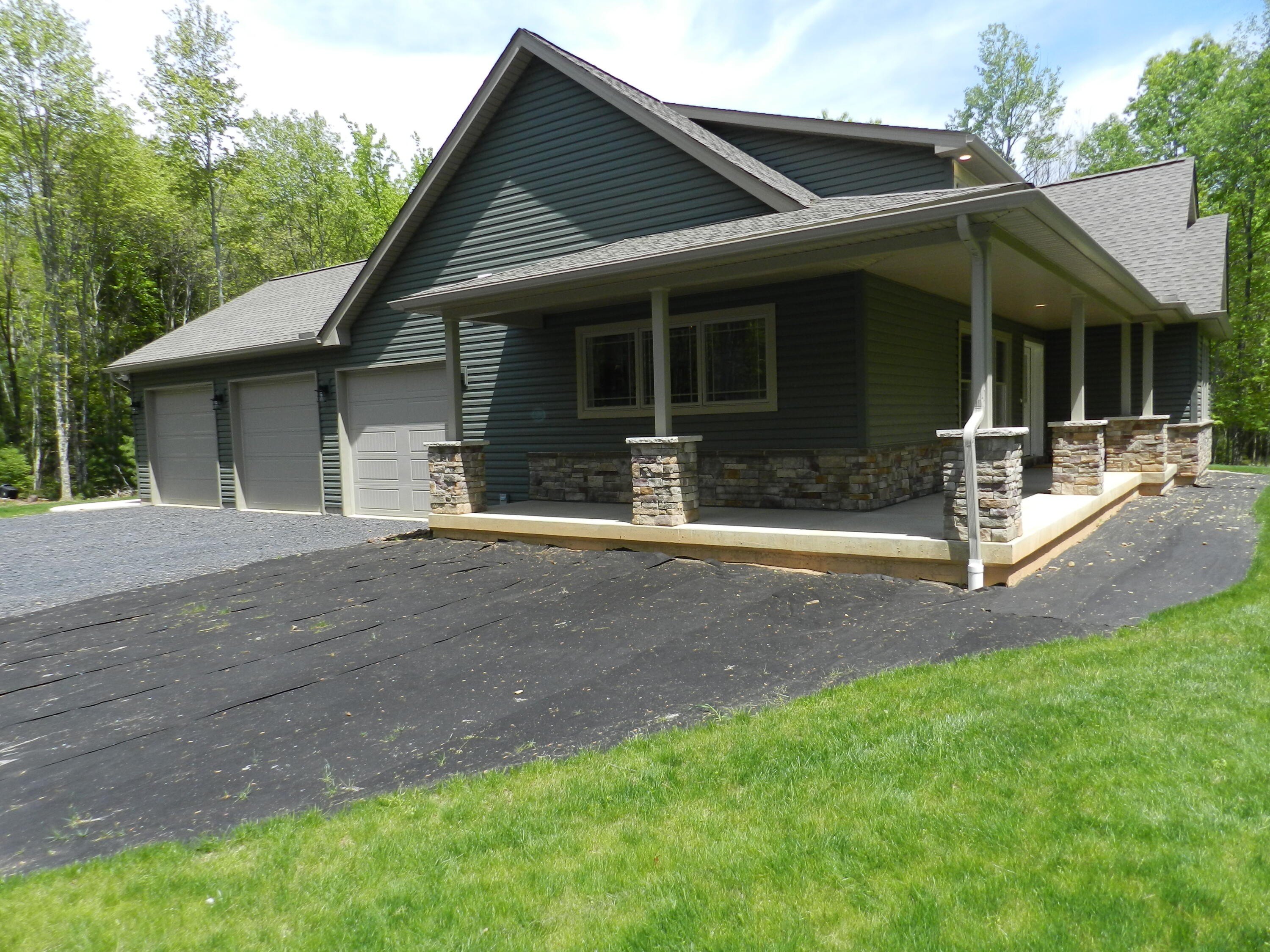 Kunkletown, Pennsylvania, 18058, United States, 3 Bedrooms Bedrooms, ,2 BathroomsBathrooms,Residential,For Sale,1896386