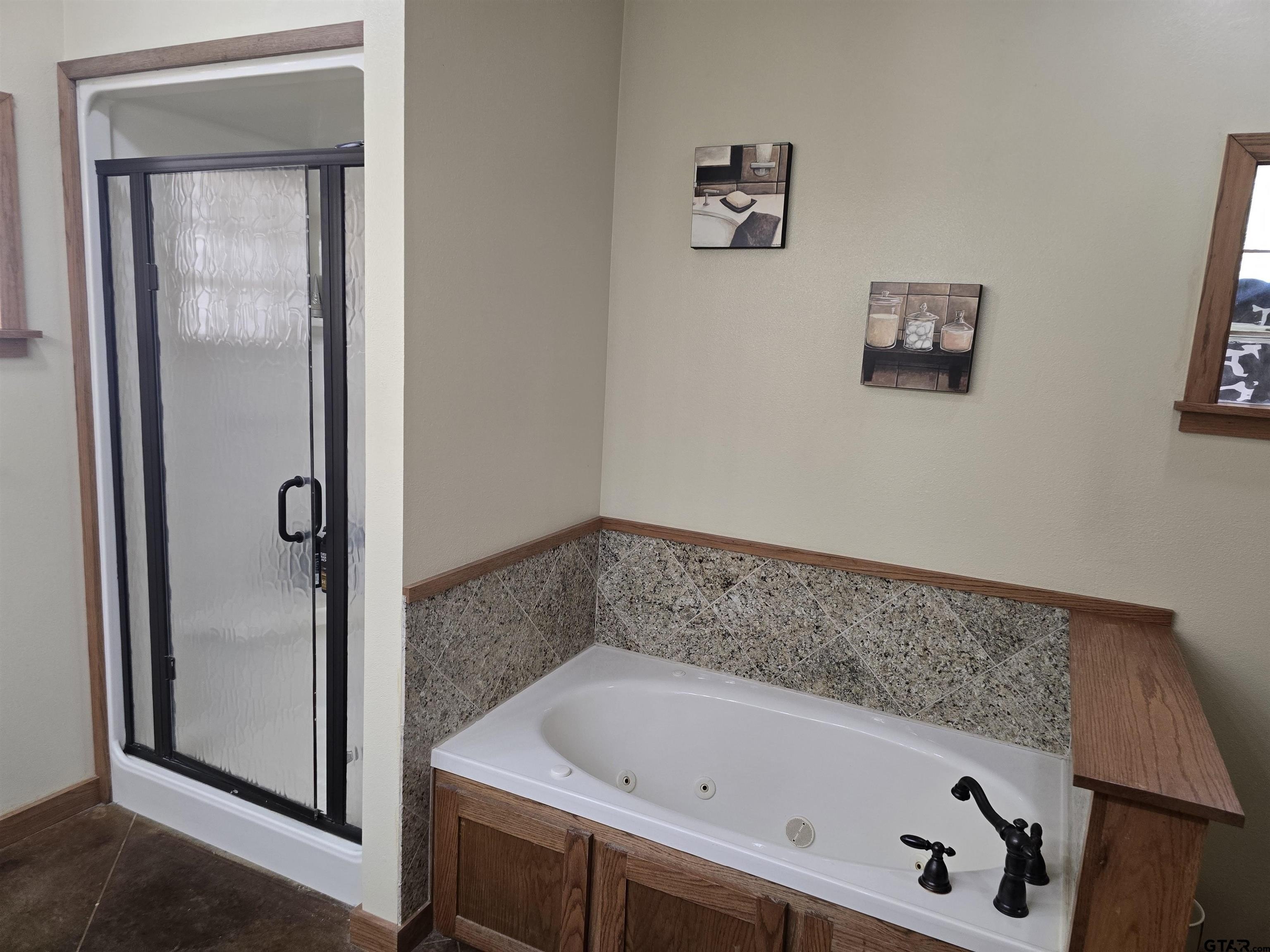 Hughes Springs, Texas, 75656, United States, 4 Bedrooms Bedrooms, ,3 BathroomsBathrooms,Residential,For Sale,1974783