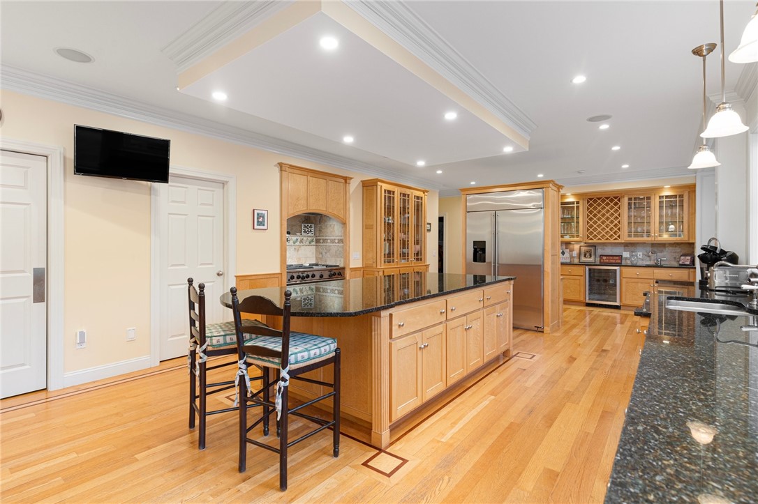 East Greenwich, Rhode Island, 02818, United States, 5 Bedrooms Bedrooms, ,7 BathroomsBathrooms,Residential,For Sale,1940425