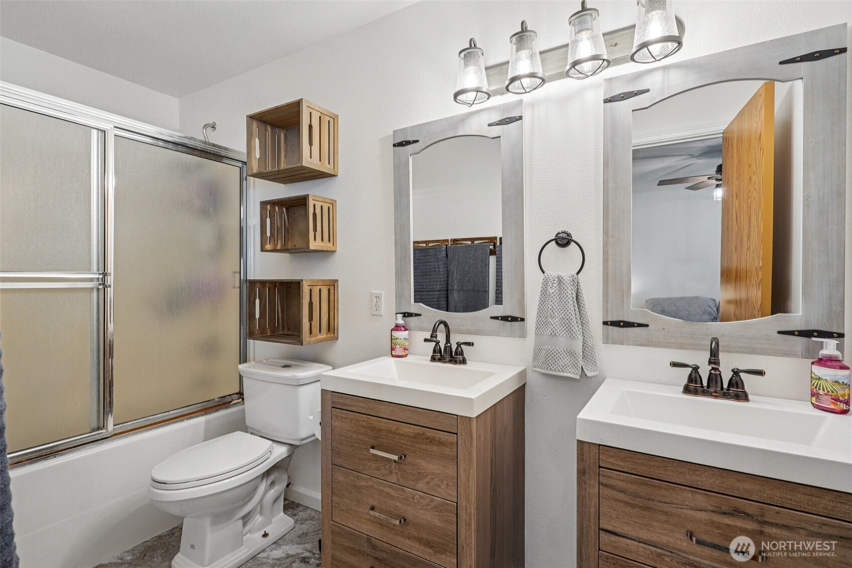 Orting, Washington, 98360, United States, 3 Bedrooms Bedrooms, ,2 BathroomsBathrooms,Residential,For Sale,1988099