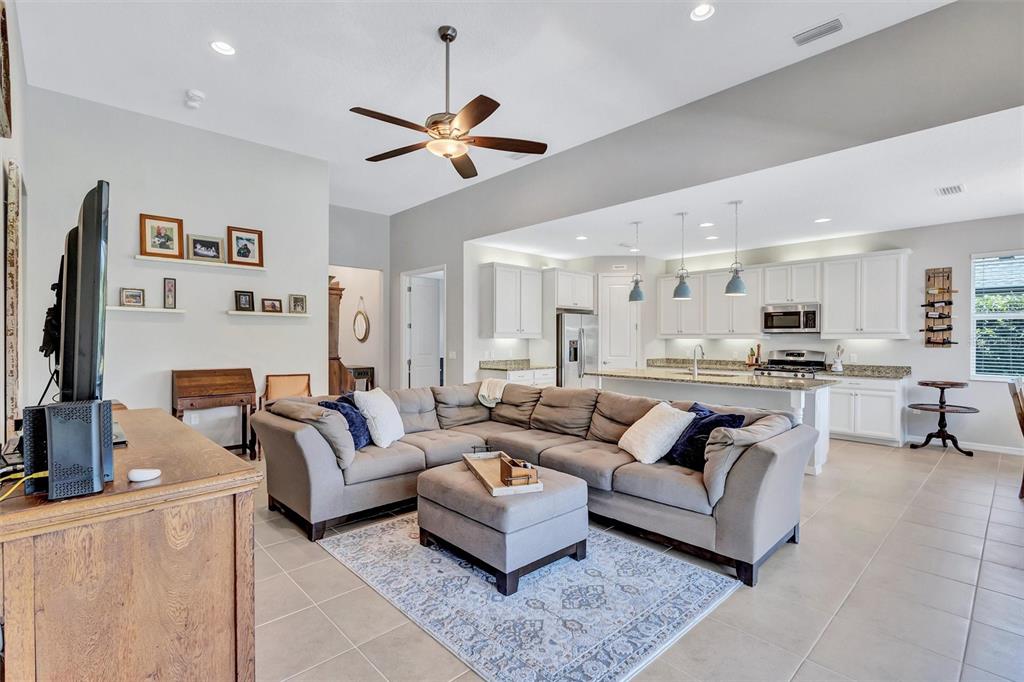 Bradenton, Florida, 34212, United States, 2 Bedrooms Bedrooms, ,2 BathroomsBathrooms,Residential,For Sale,1891618