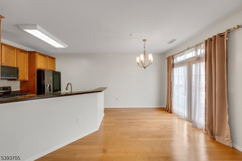 Belleville Twp., New Jersey, 07109, United States, 2 Bedrooms Bedrooms, ,3 BathroomsBathrooms,Residential,For Sale,1971321