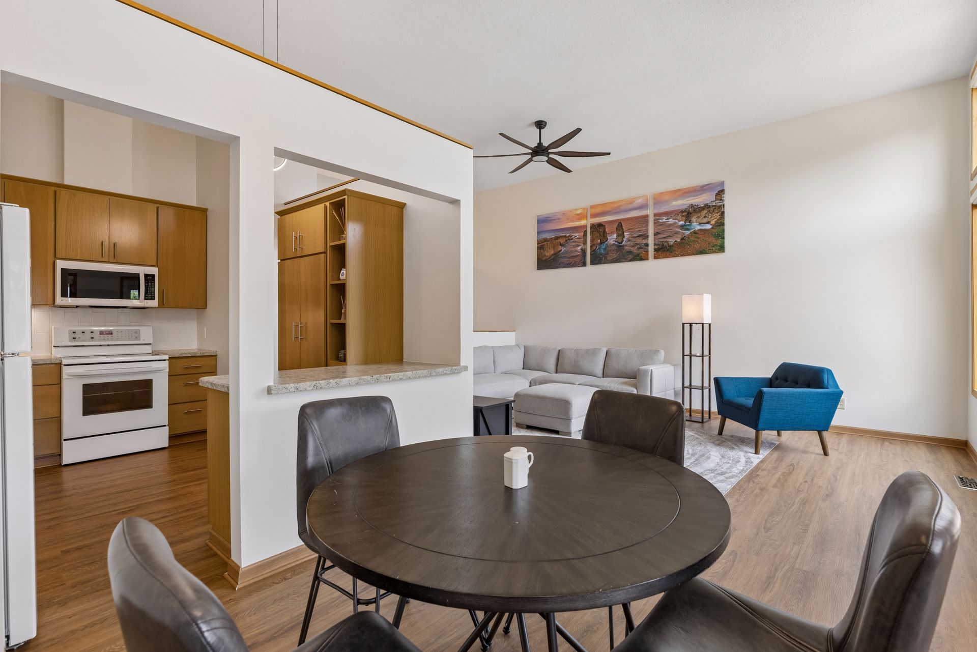  Effortless Townhome Living Near Parks and Dining - 物件實景