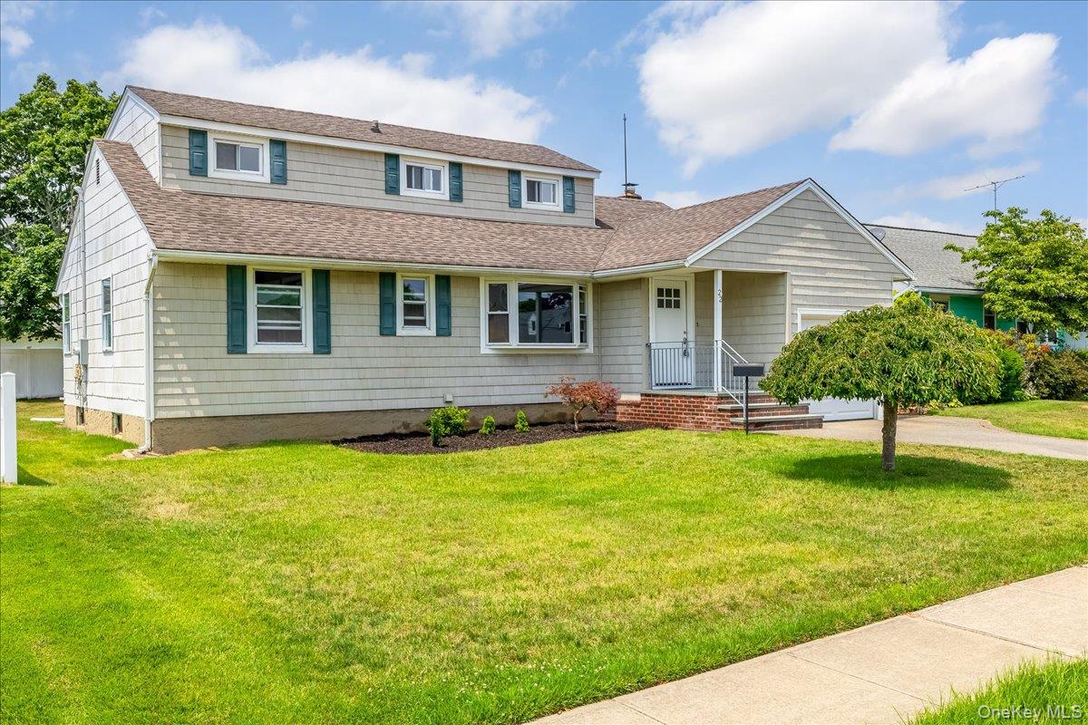 Farmingdale, New York, 11735, United States, 4 Bedrooms Bedrooms, ,2 BathroomsBathrooms,Residential,For Sale,2048199