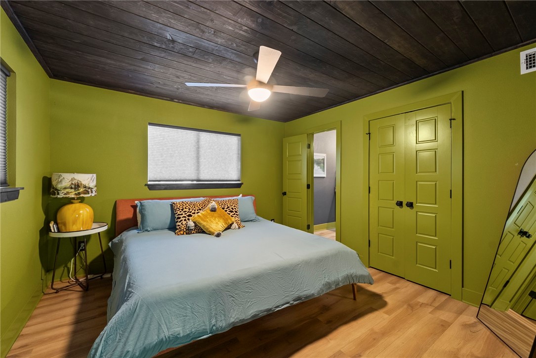 Fayetteville, Arkansas, 72703, United States, 2 Bedrooms Bedrooms, ,3 BathroomsBathrooms,Residential,For Sale,1846597