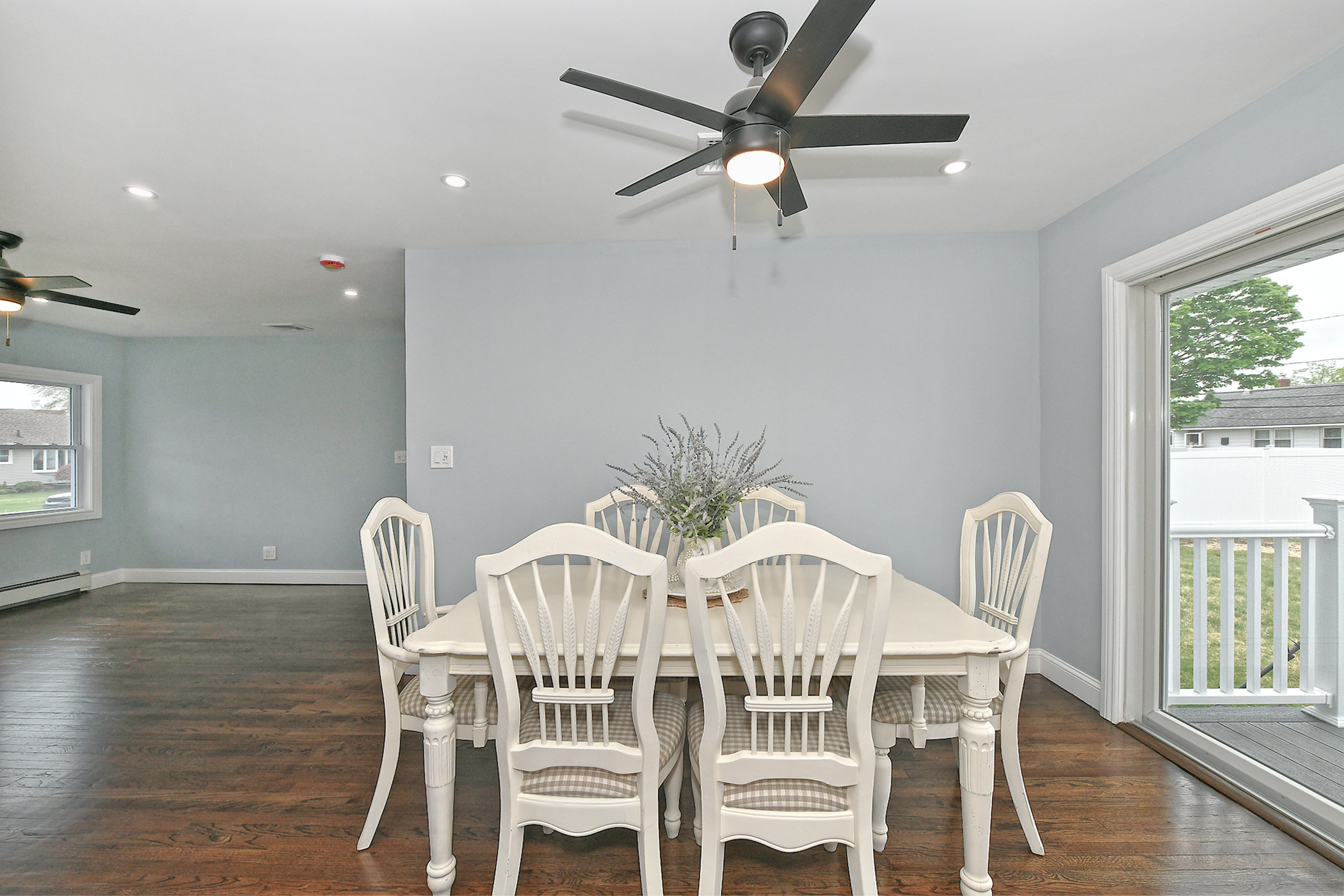 Farmingdale, New York, 11735, United States, 3 Bedrooms Bedrooms, ,2 BathroomsBathrooms,Residential,For Sale,1928376