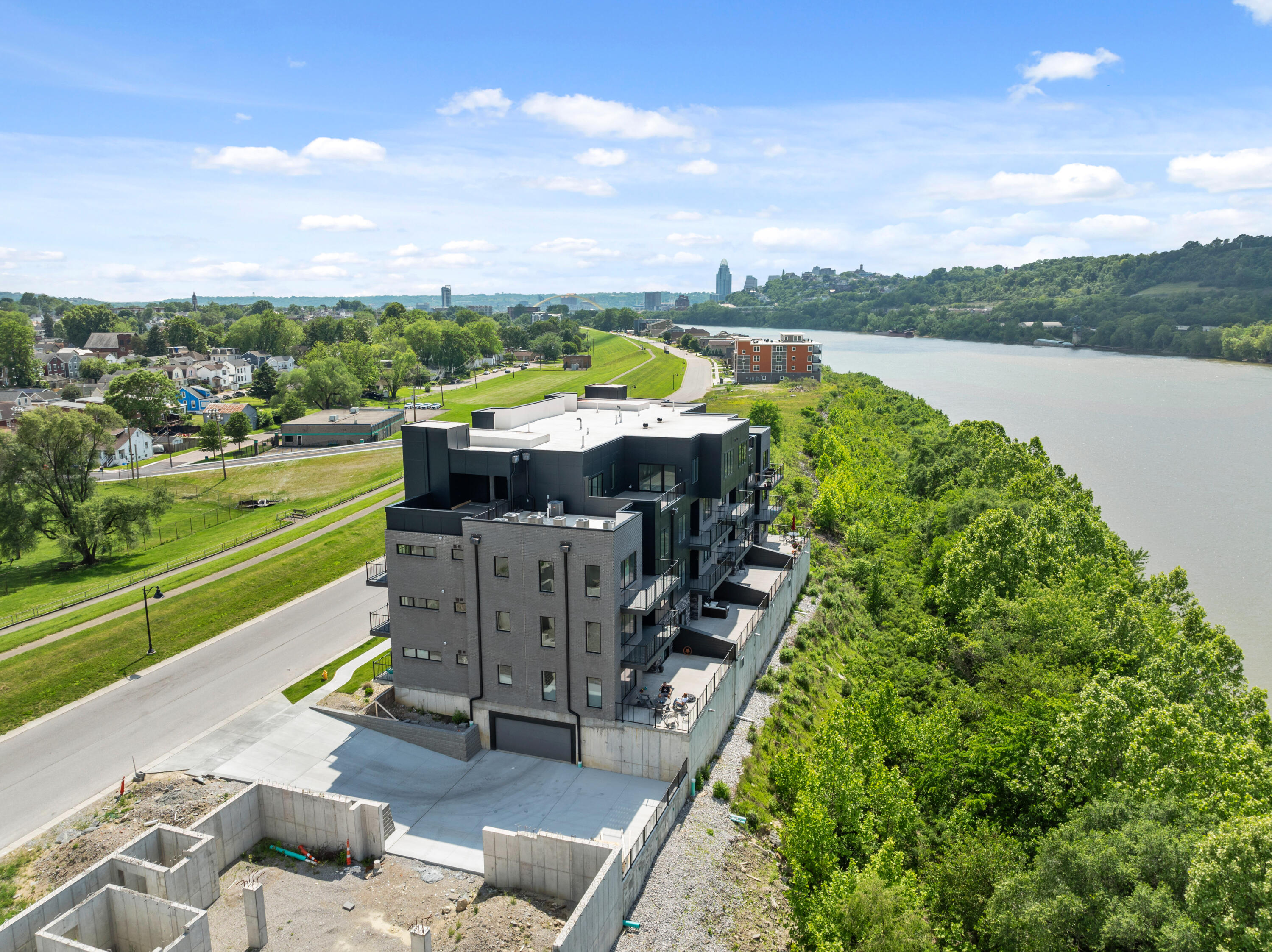 739 Manhattan Boulevard Unit 202, Dayton, Kentucky, 41074, United States, 2 Bedrooms Bedrooms, ,3 BathroomsBathrooms,Residential,For Sale,739 Manhattan Boulevard Unit 202,1264962