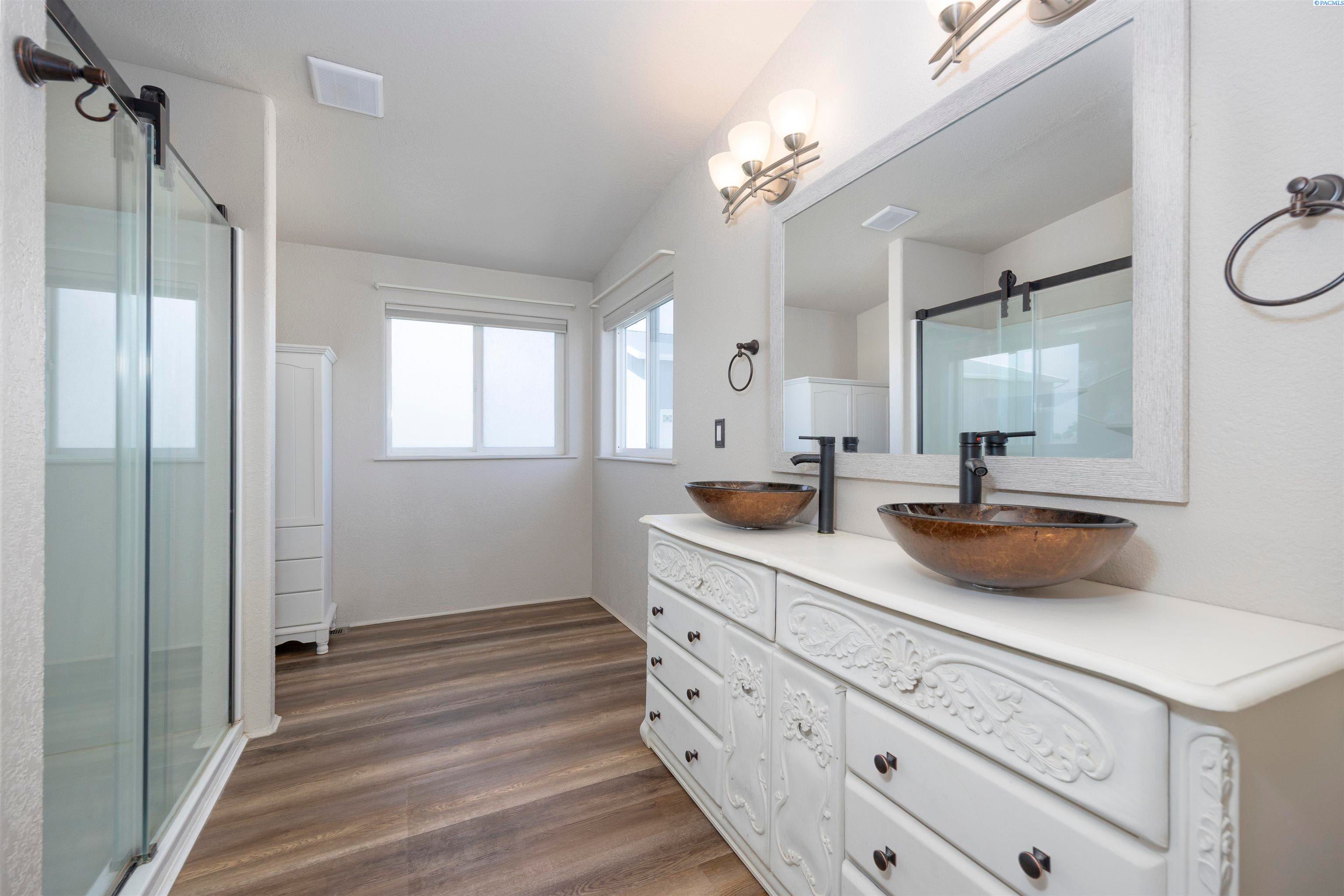 Benton City, Washington, 99320, United States, 3 Bedrooms Bedrooms, ,2 BathroomsBathrooms,Residential,For Sale,1983033