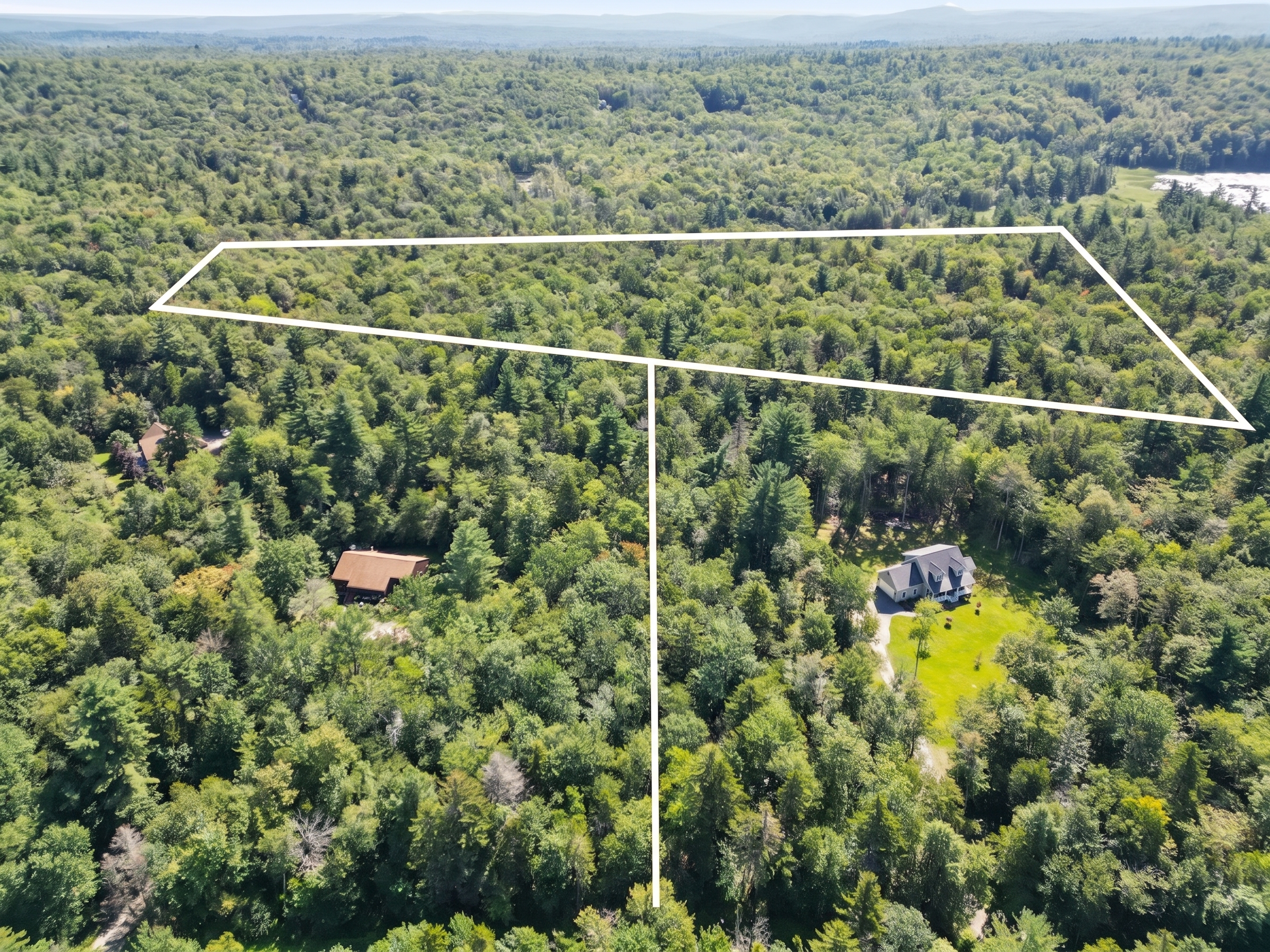  7.5 SERENE ACRES IN BECKET WOODS - 物件實景