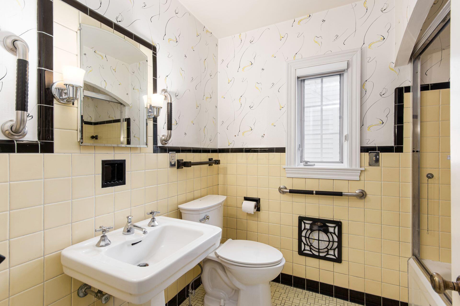 Bexley, Ohio, 43209, United States, 3 Bedrooms Bedrooms, ,2 BathroomsBathrooms,Residential,For Sale,1926362