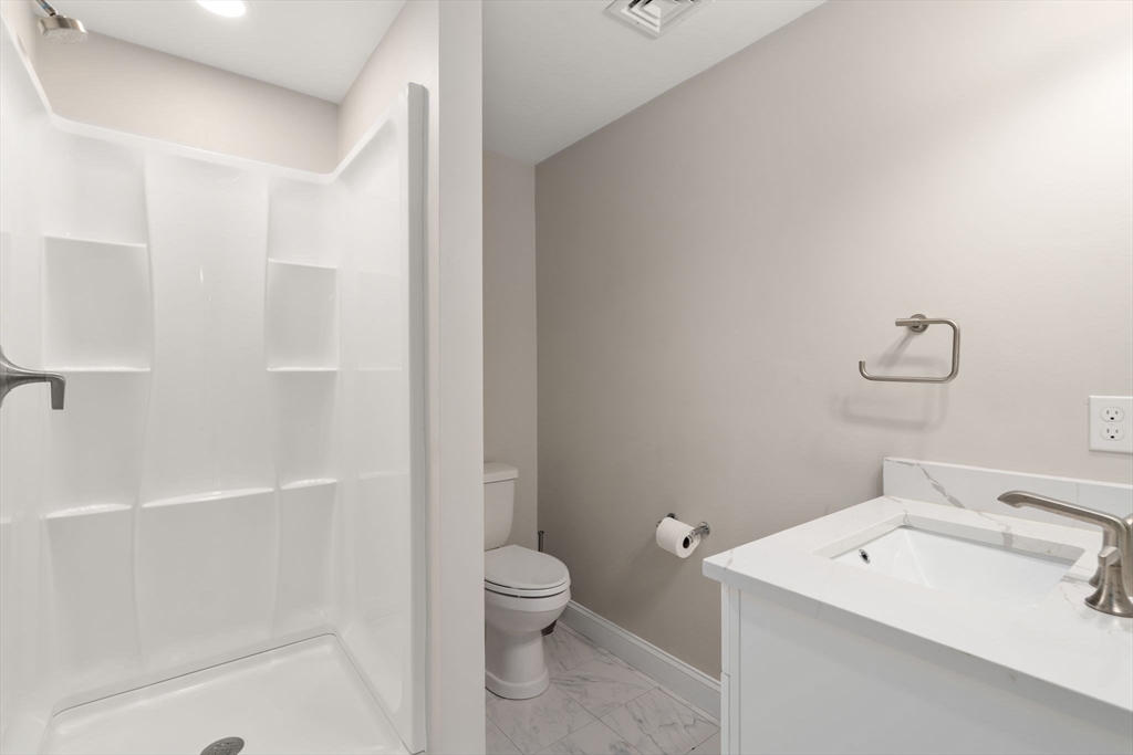 Waltham, Massachusetts, 02453, United States, 4 Bedrooms Bedrooms, ,5 BathroomsBathrooms,Residential,For Sale,1927253