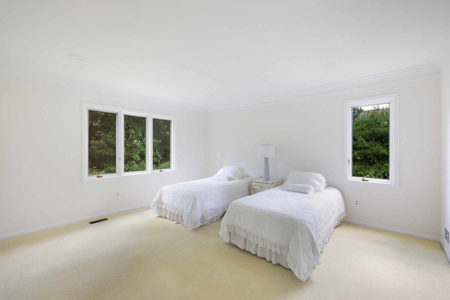  Spacious Living, Thoughtful Updates and Desirable Location - 物件實景