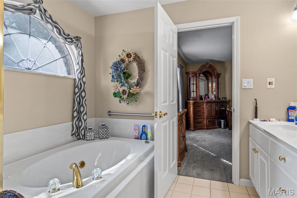 Farmington, Missouri, 63640, United States, 3 Bedrooms Bedrooms, ,3 BathroomsBathrooms,Residential,For Sale,1942281
