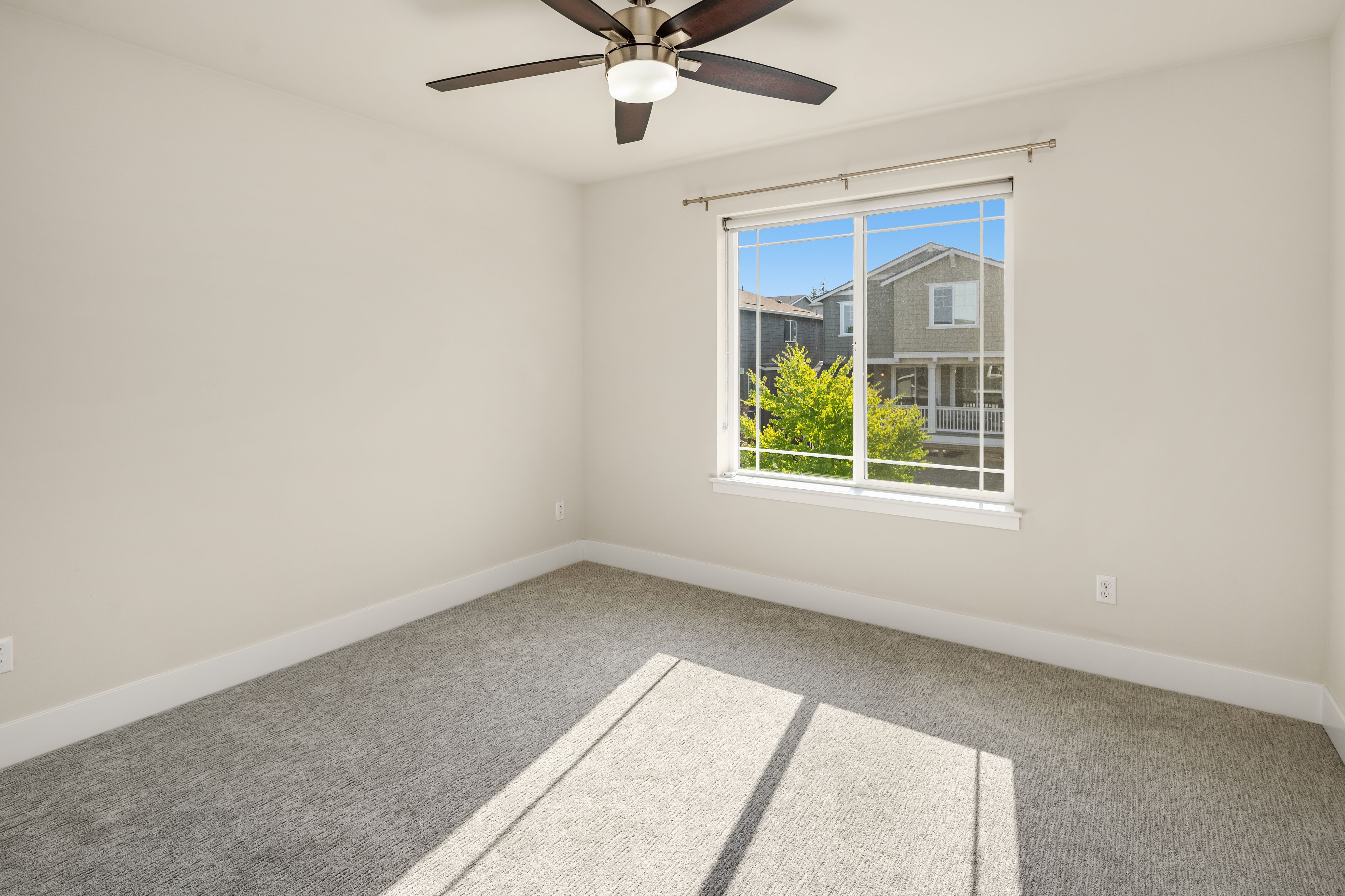  13024 137th Dr NE, Kirkland, WA 98034 - 物件實景