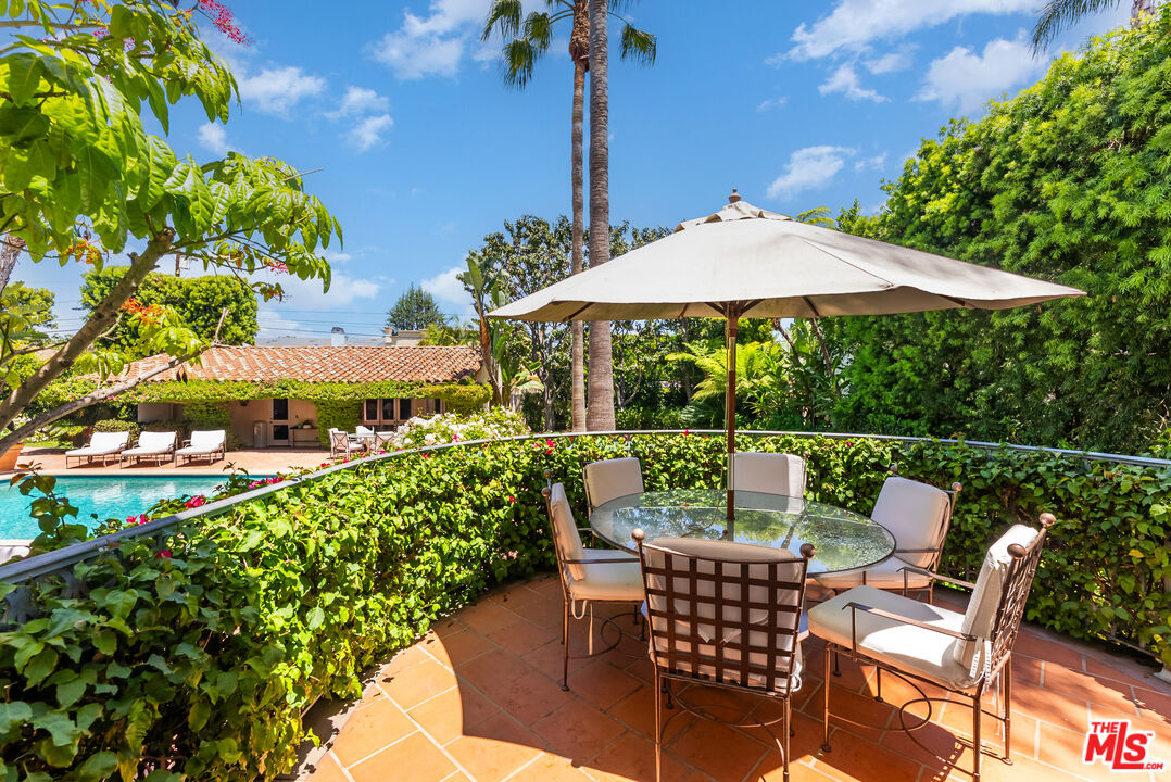 Beverly Hills, California, 90210, United States, 6 Bedrooms Bedrooms, ,8 BathroomsBathrooms,Residential,For Sale,1926509