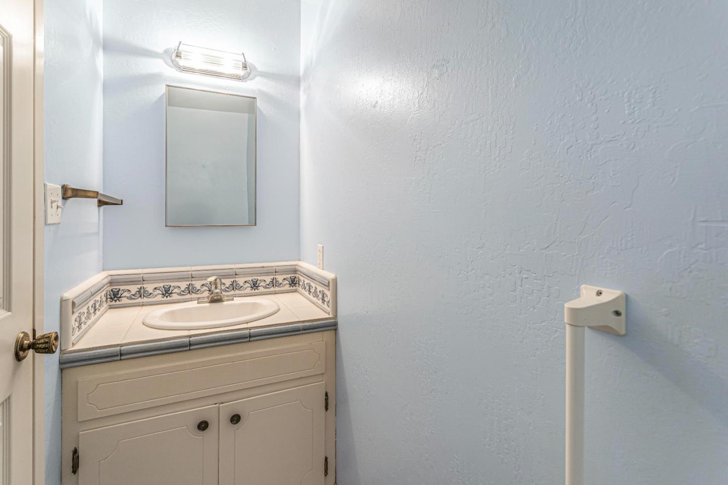 Hollister, California, 95023, United States, 4 Bedrooms Bedrooms, ,3 BathroomsBathrooms,Residential,For Sale,1750657