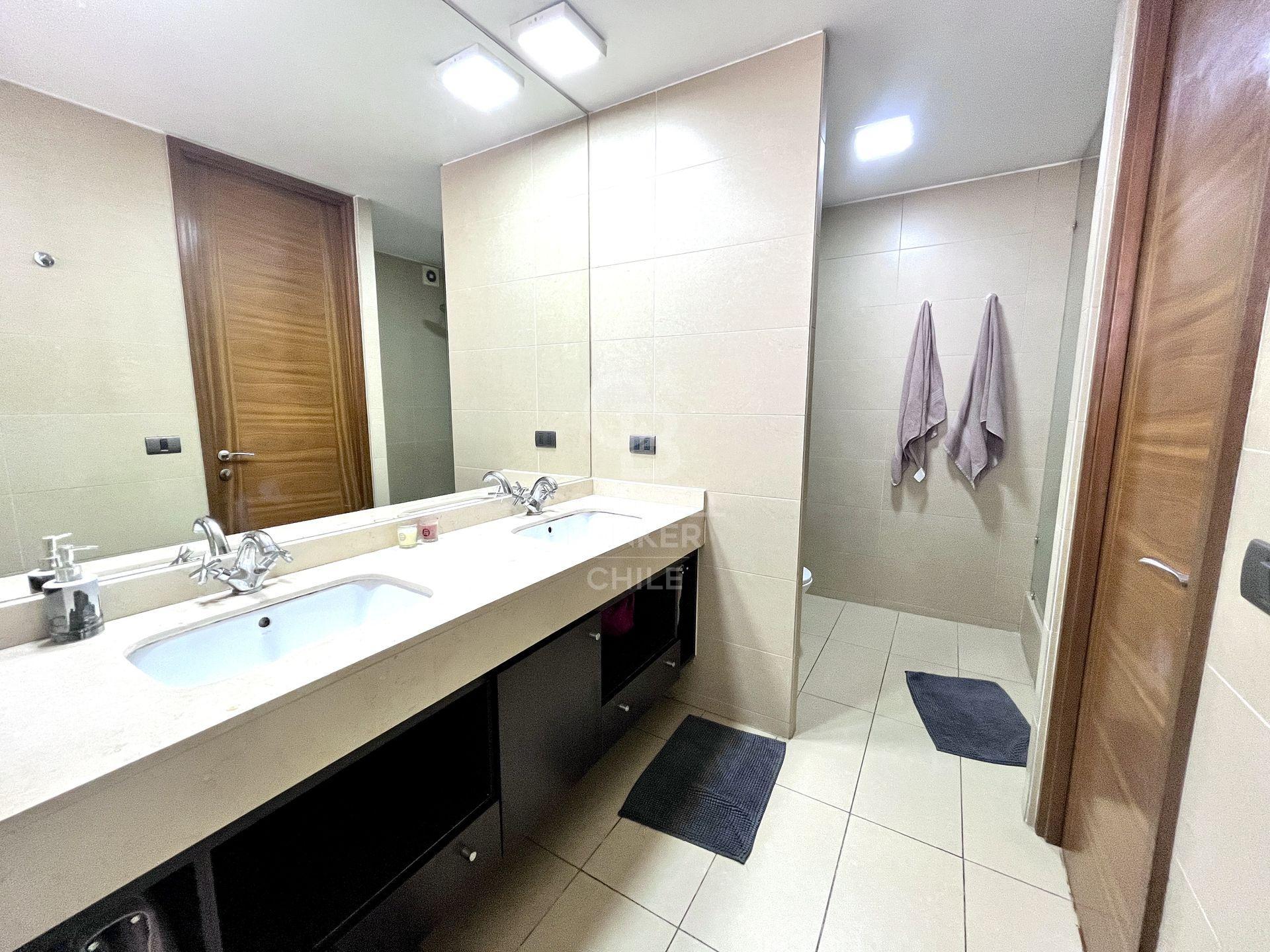 Las Condes, Chile, 3 Bedrooms Bedrooms, ,3 BathroomsBathrooms,Residential,For Sale,1786427